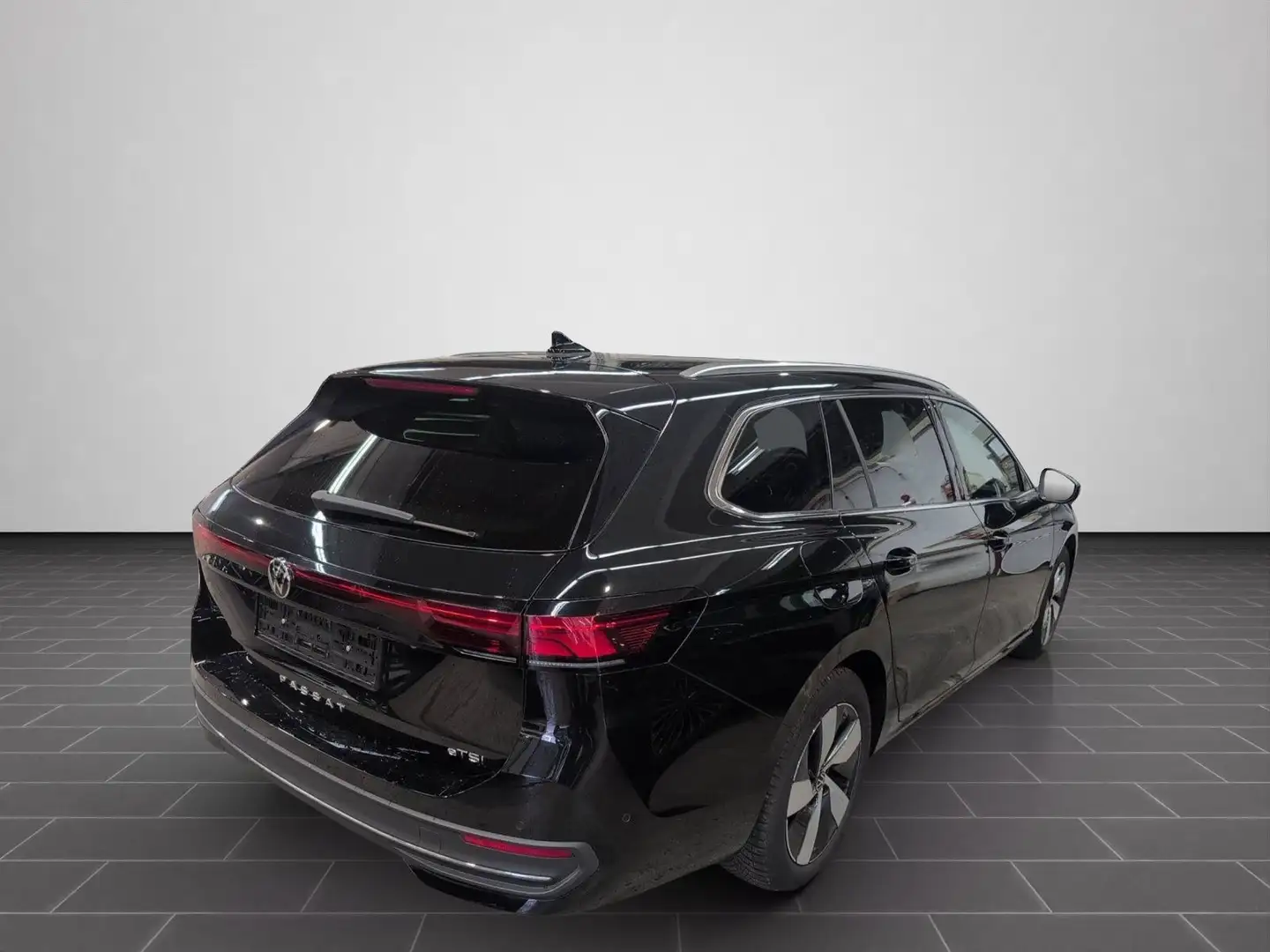 Volkswagen Passat Variant 1,5 l eTSI DSG Business AHK/RFK/P Schwarz - 2