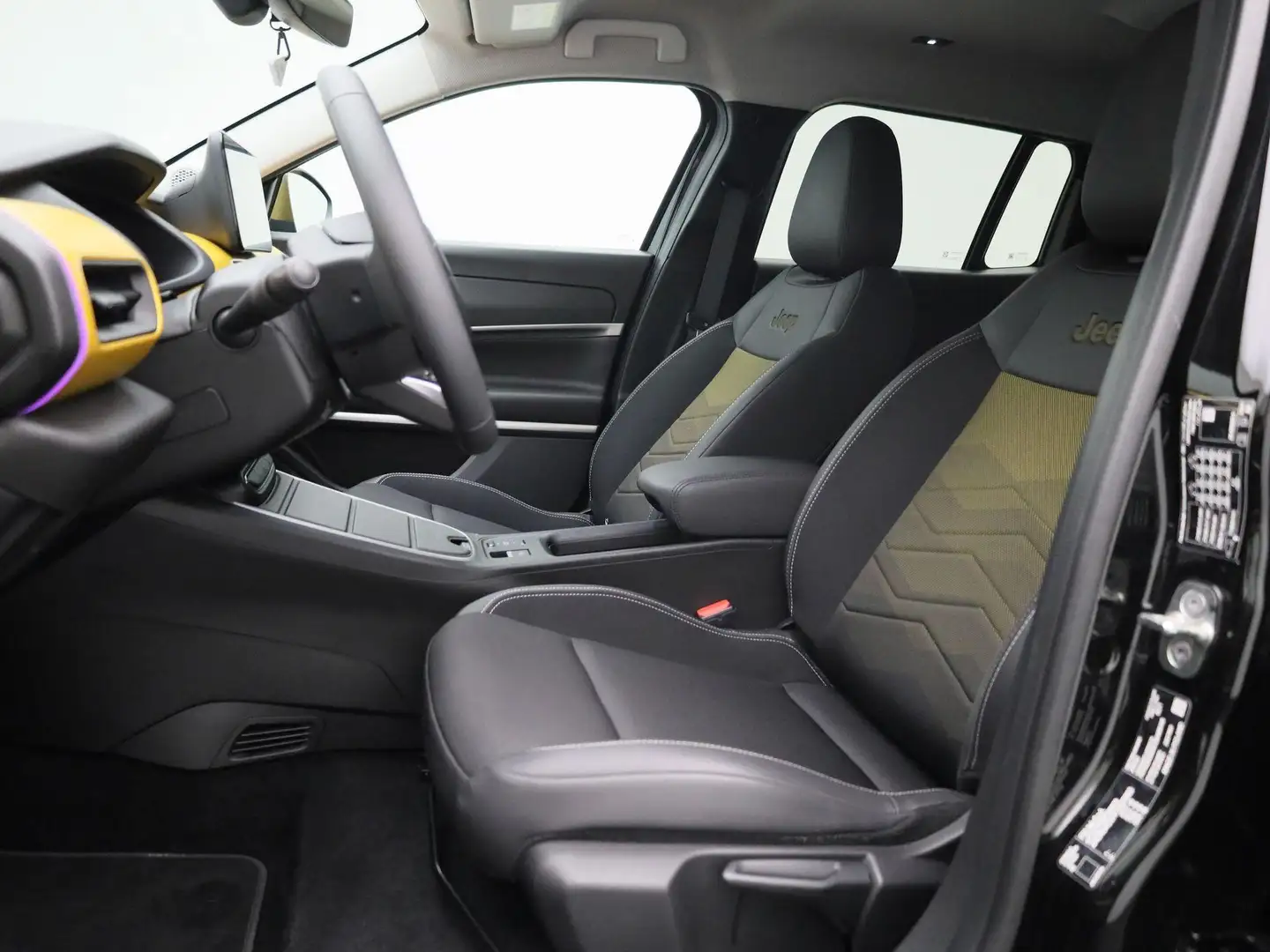 Jeep Avenger 1st Edition 54 kWh | Navigatie | Parkeersensoren | Schwarz - 2