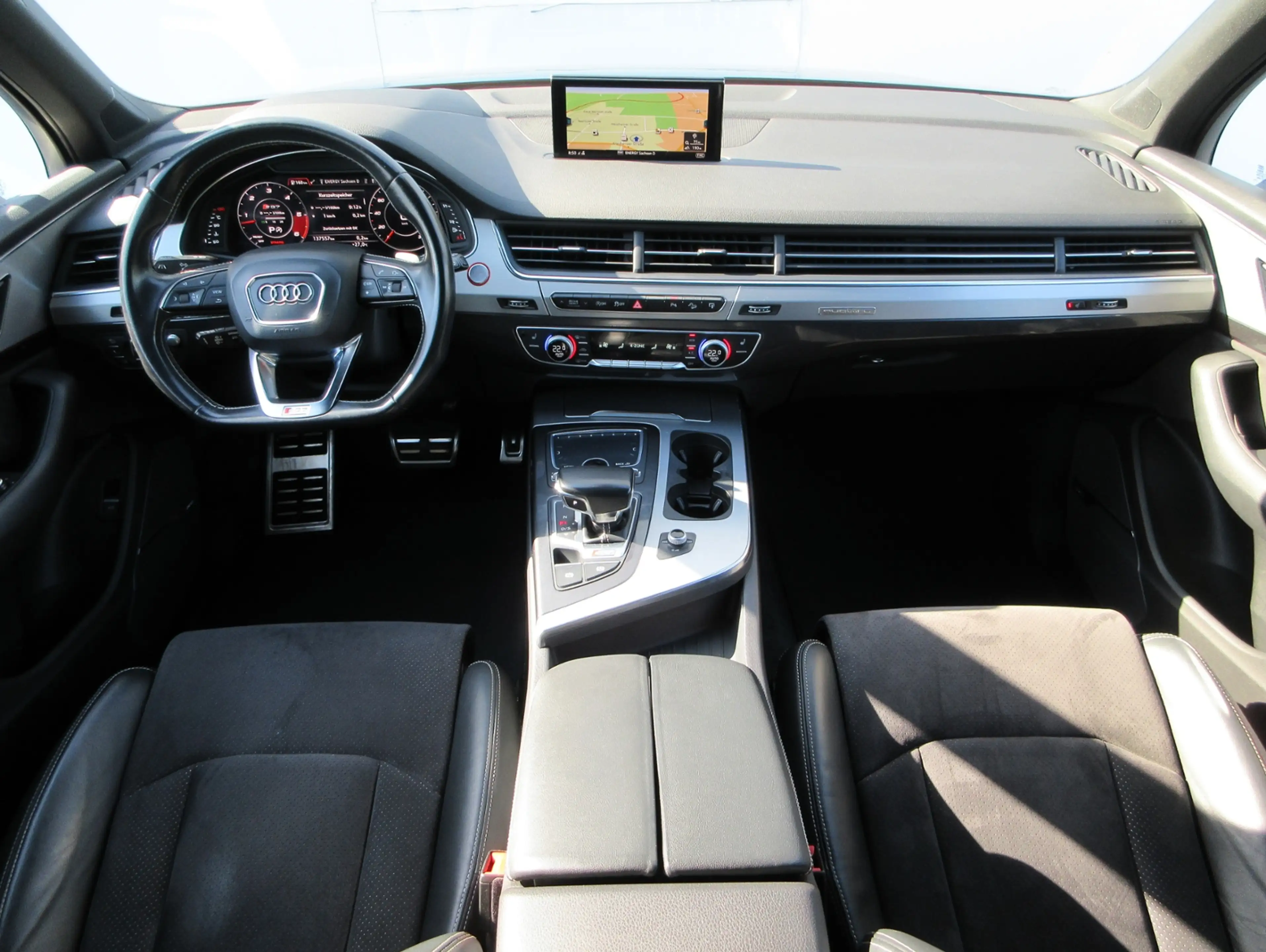 Audi SQ7 4.0 TDI 435 PS LUFT+ALLRADLENK./STAND-HZ/MATRIX/H — photo 6