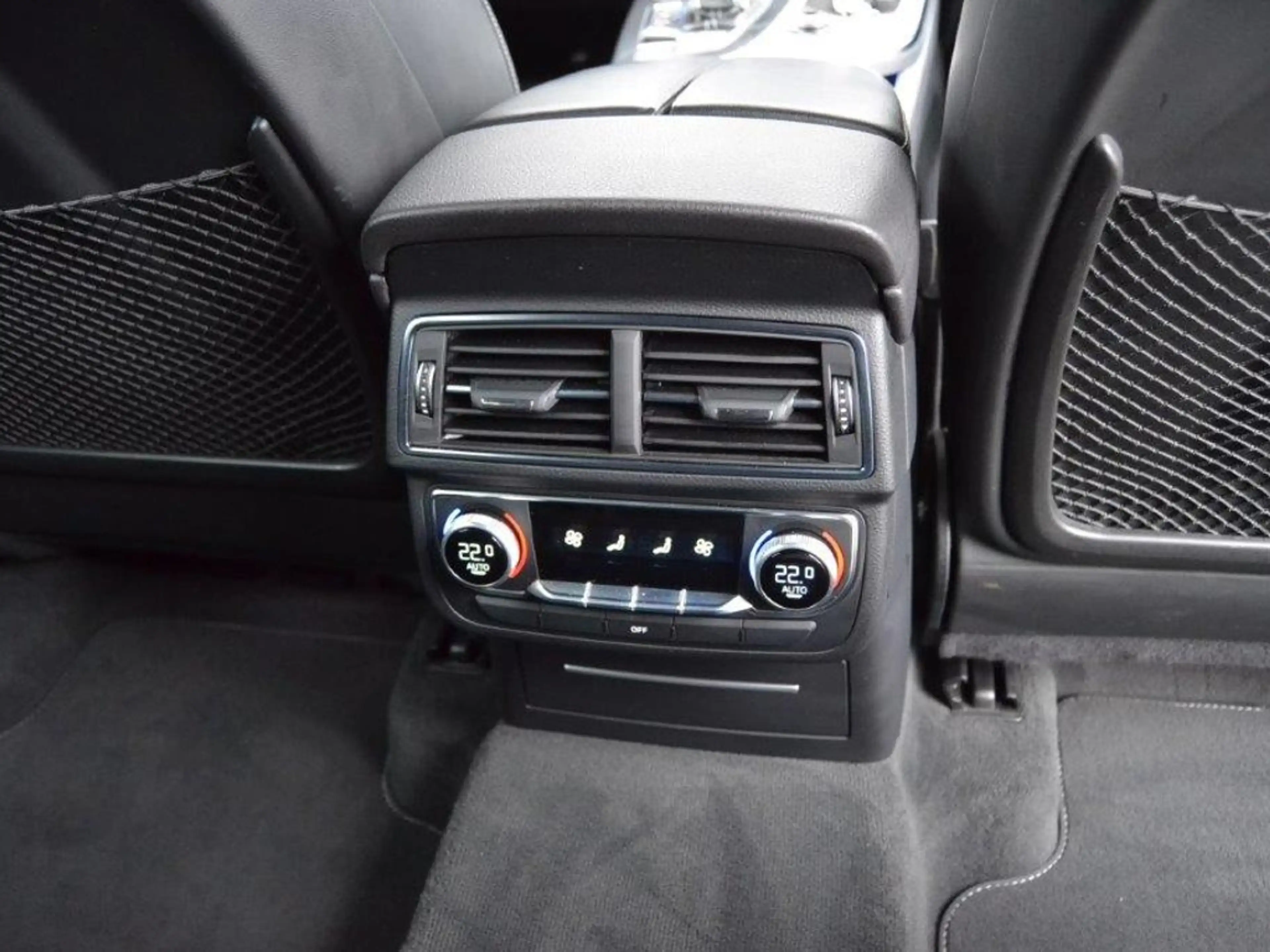 Audi SQ7 4.0 TDI 435 PS LUFT+ALLRADLENK./STAND-HZ/MATRIX/H — photo 15
