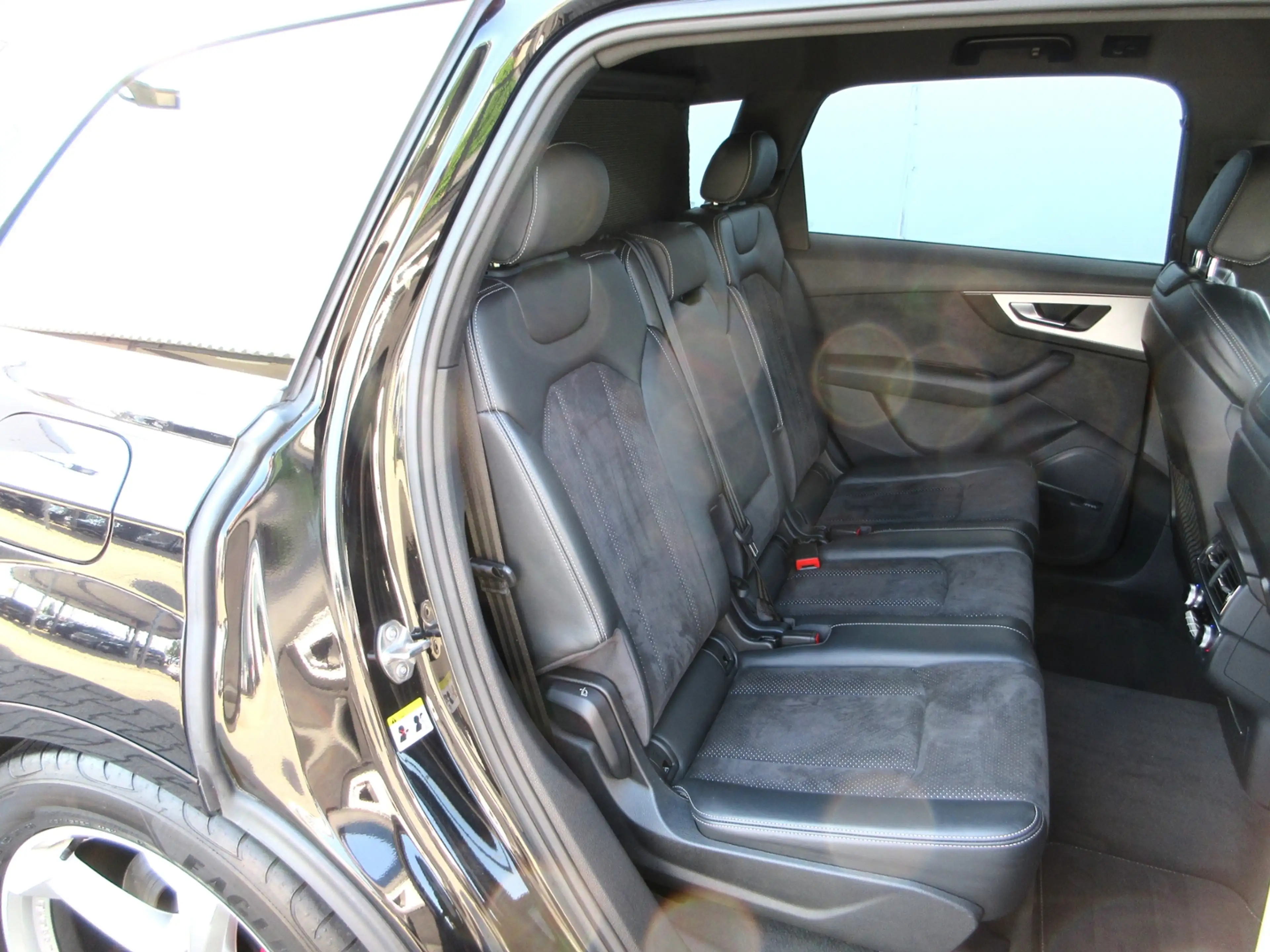 Audi SQ7 4.0 TDI 435 PS LUFT+ALLRADLENK./STAND-HZ/MATRIX/H — photo 9