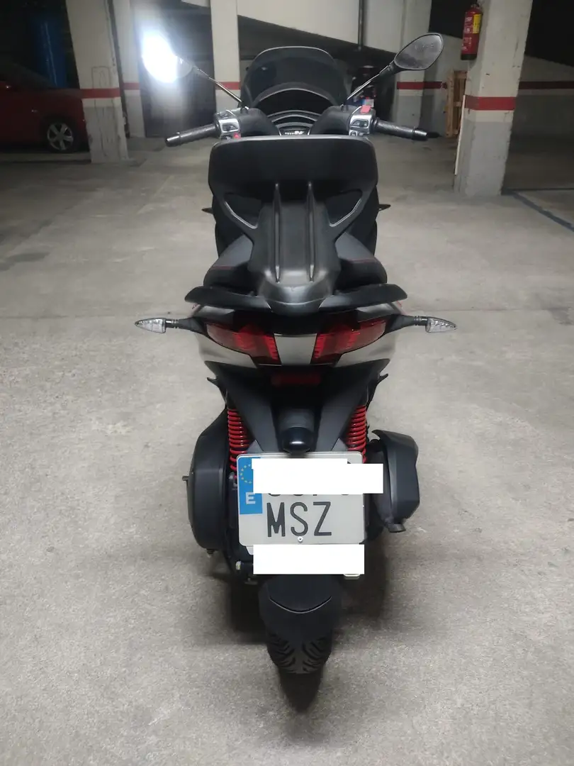 Piaggio MP3 300 Mp3 spot Silber - 1