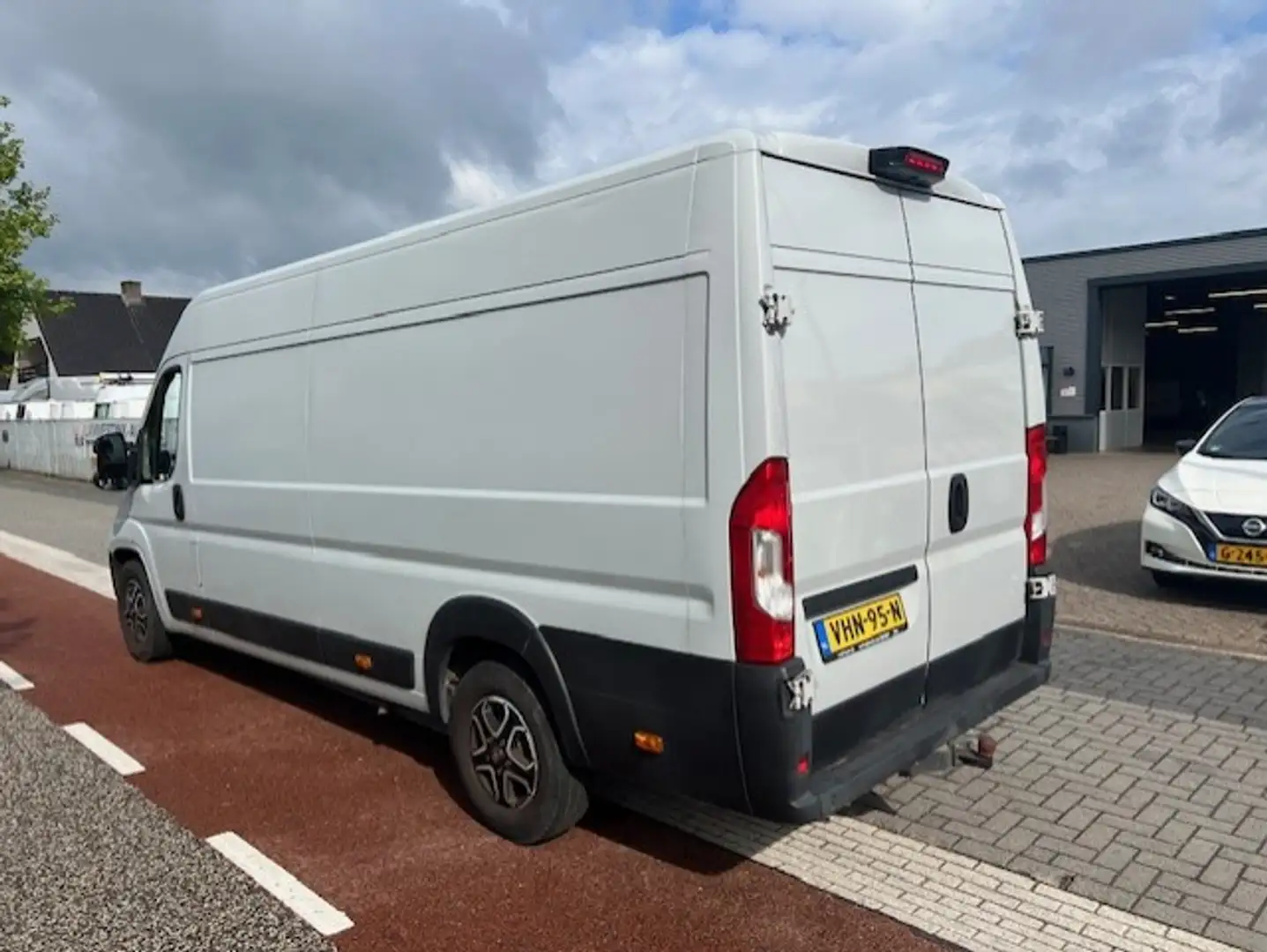 Fiat Ducato 35 2.3 MultiJet 130KW L4H2 MAXI 9S AUTOMAAT NAVI K Grijs - 2