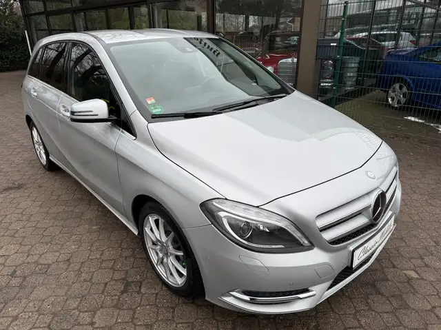 Mercedes-Benz B 250 *nur 32 TKM!*1.Hand*Automatik*Navi*Kamera*Bi-Xenon