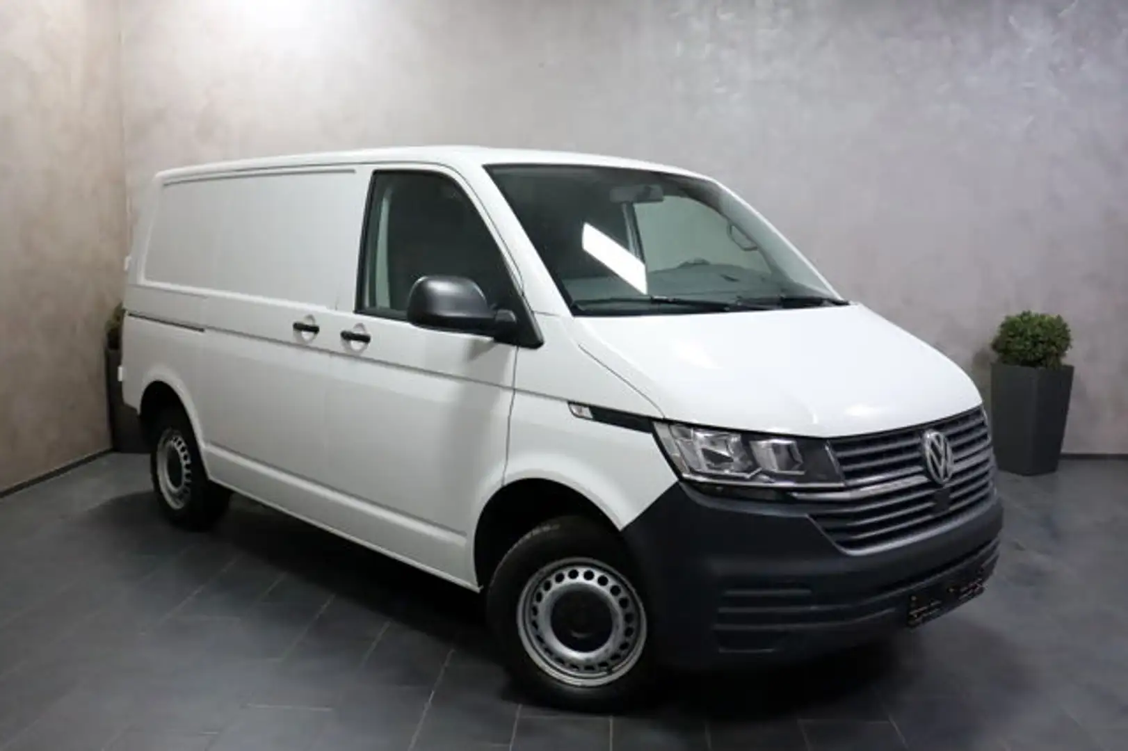 Volkswagen T6.1 Transporter Kasten 2.0 TDI DSG AHK PDC TEL Wit - 2
