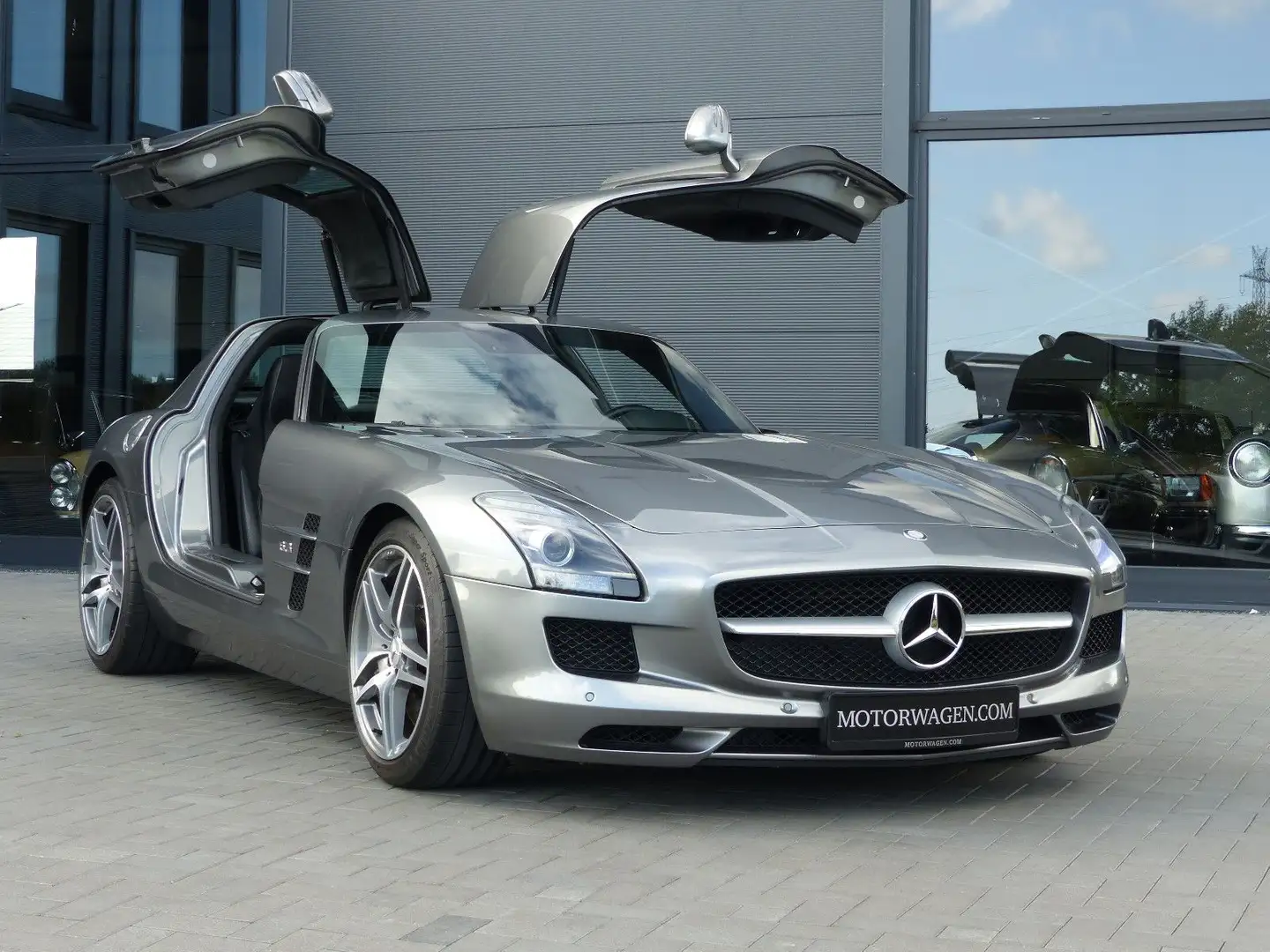 Mercedes-Benz SLS Coupe Grey - 1