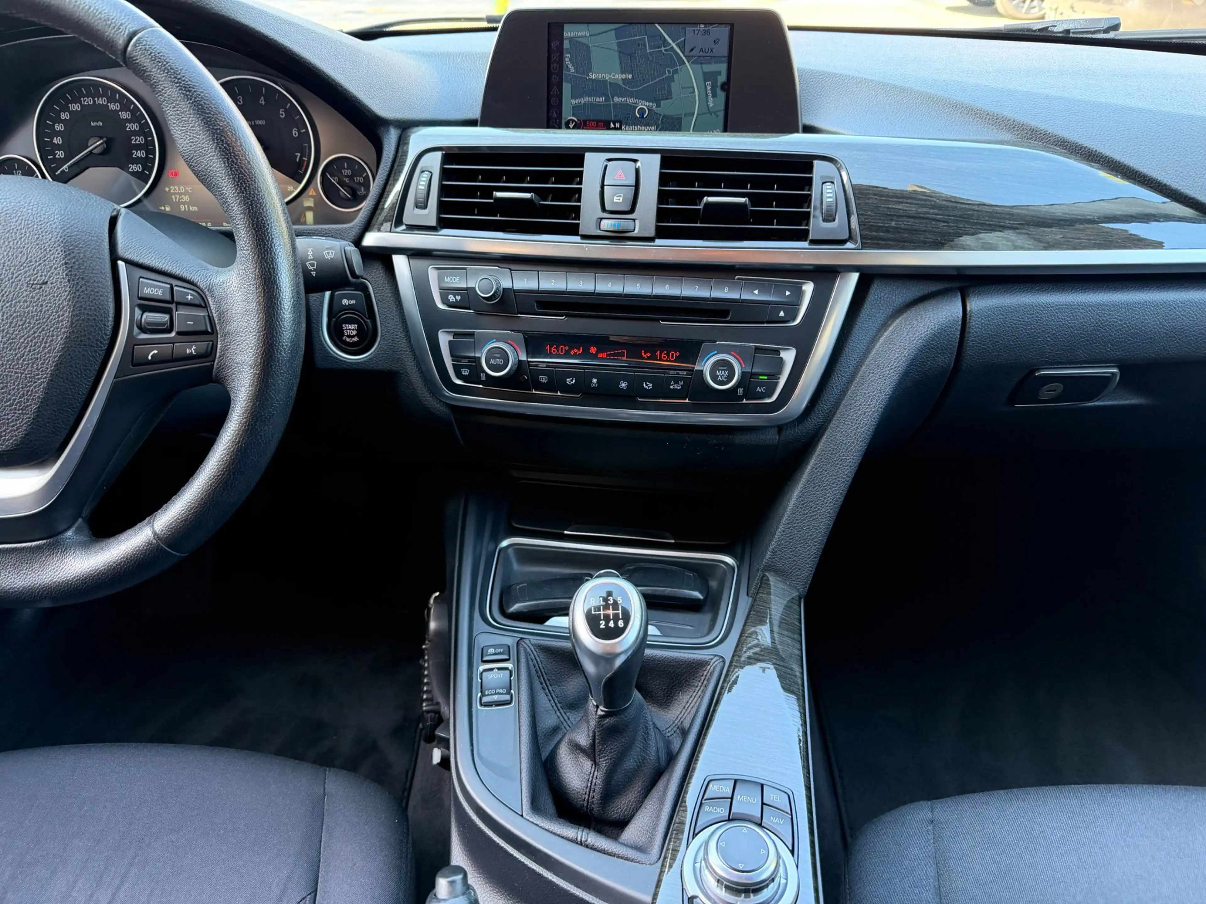BMW 316 3-serie Touring 316i Executive Sport — photo 16