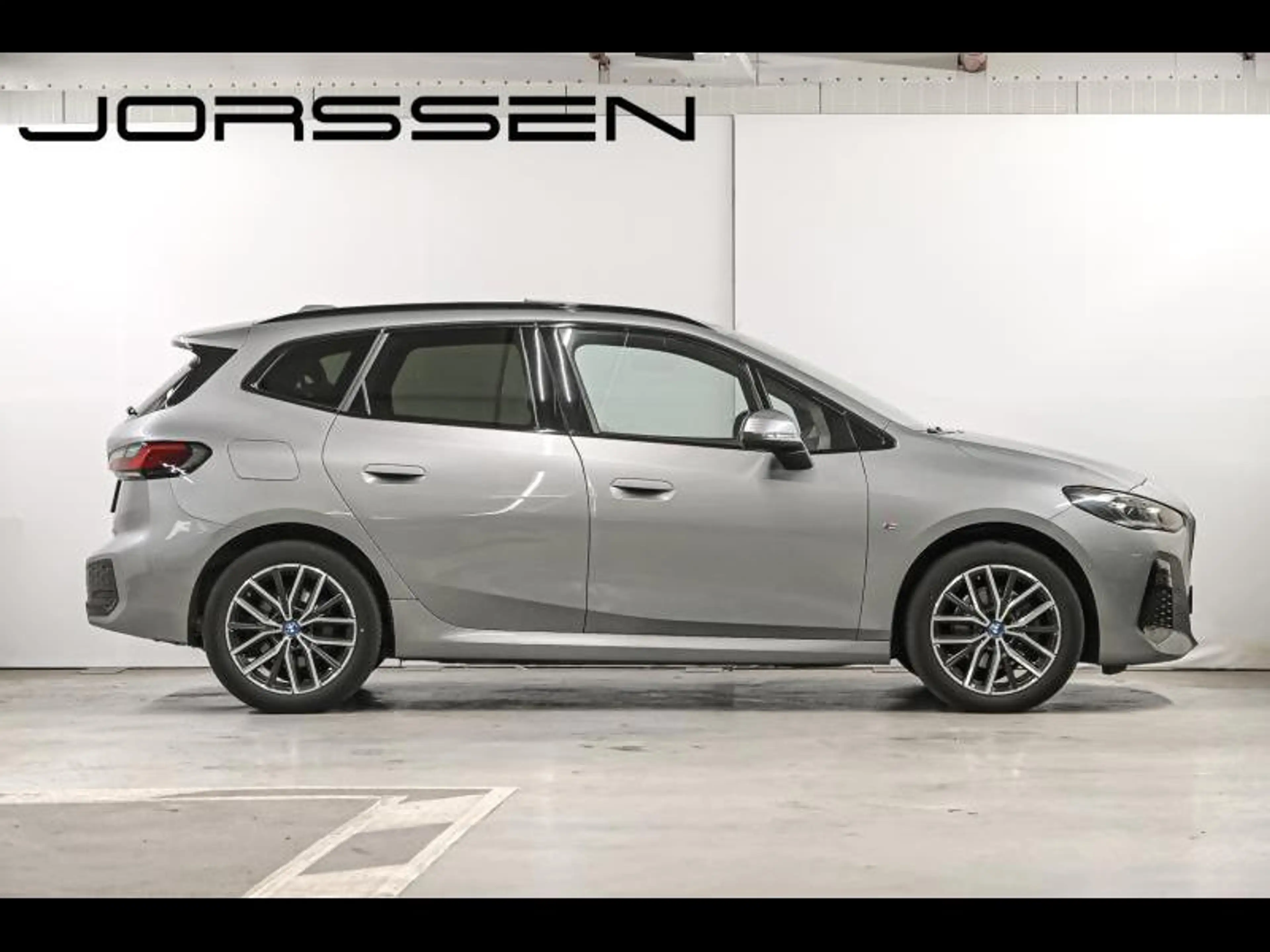 BMW 225 xDrive Active Tourer — photo 3