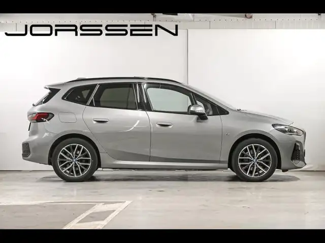 BMW 2 Series view 3