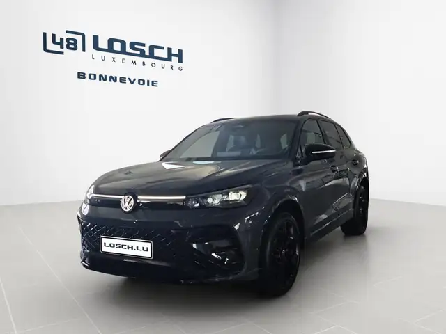 Volkswagen Tiguan view 3