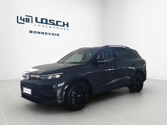 Volkswagen Tiguan view 4