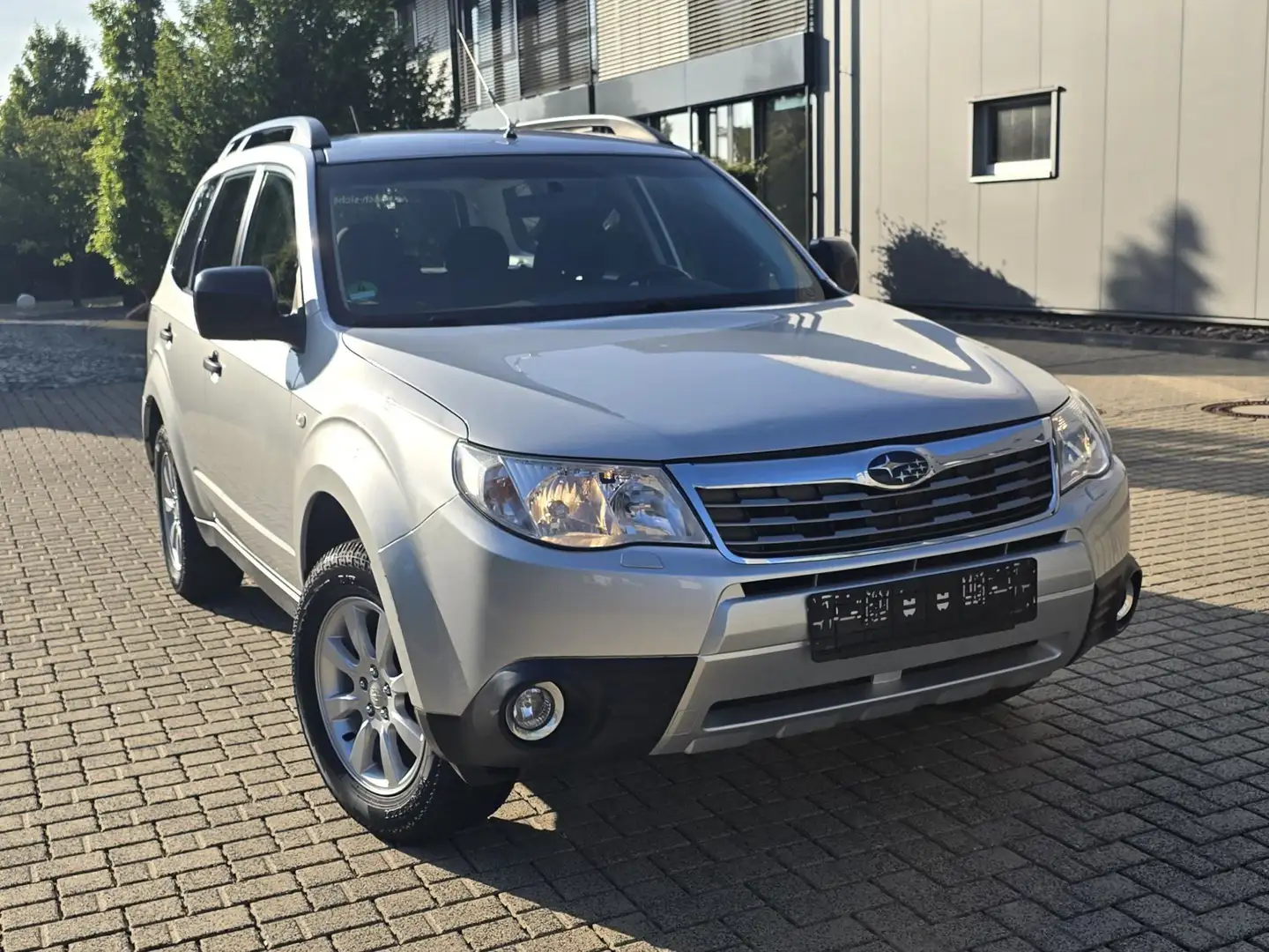 Subaru Forester 2.0X, Tüv & Zahnr. AHK Neu, 2. Hand,Original KM Silber - 1