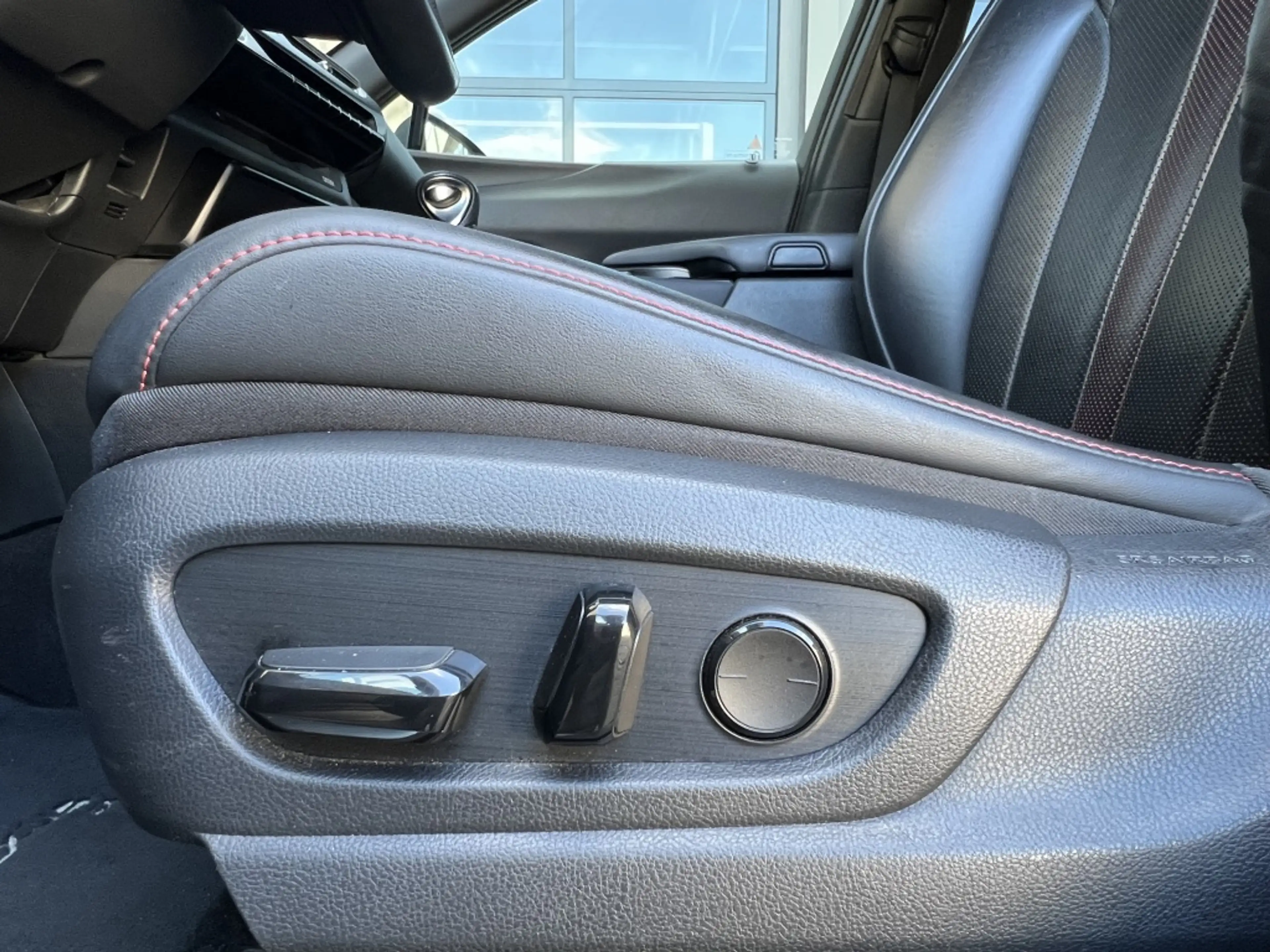 Lexus UX 250h F Sport Premium President Pack Automaat | NL auto — photo 16