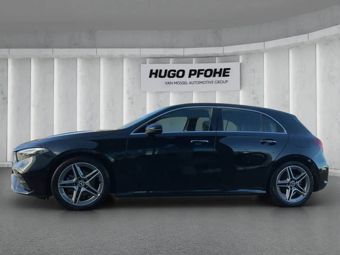 Mercedes-Benz A 200 AMG Line (EURO 6e) Schwarz - 2