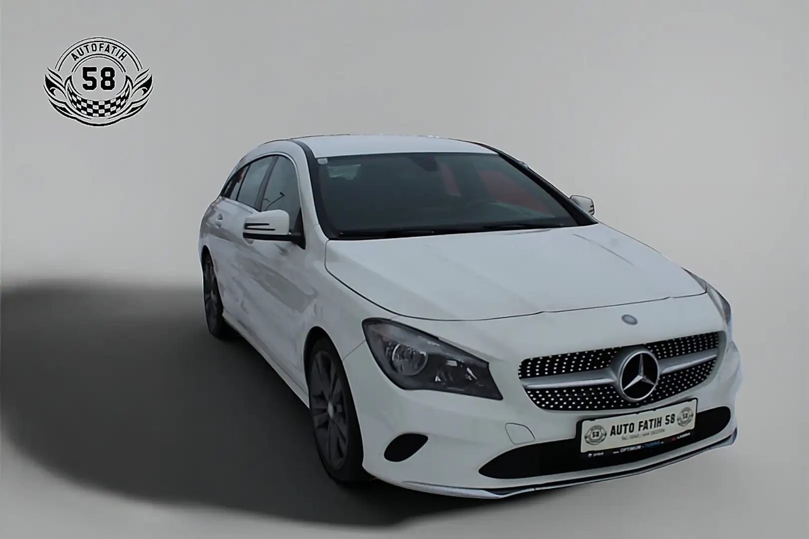 Mercedes-Benz CLA 200 d Shooting Brake Weiß - 1