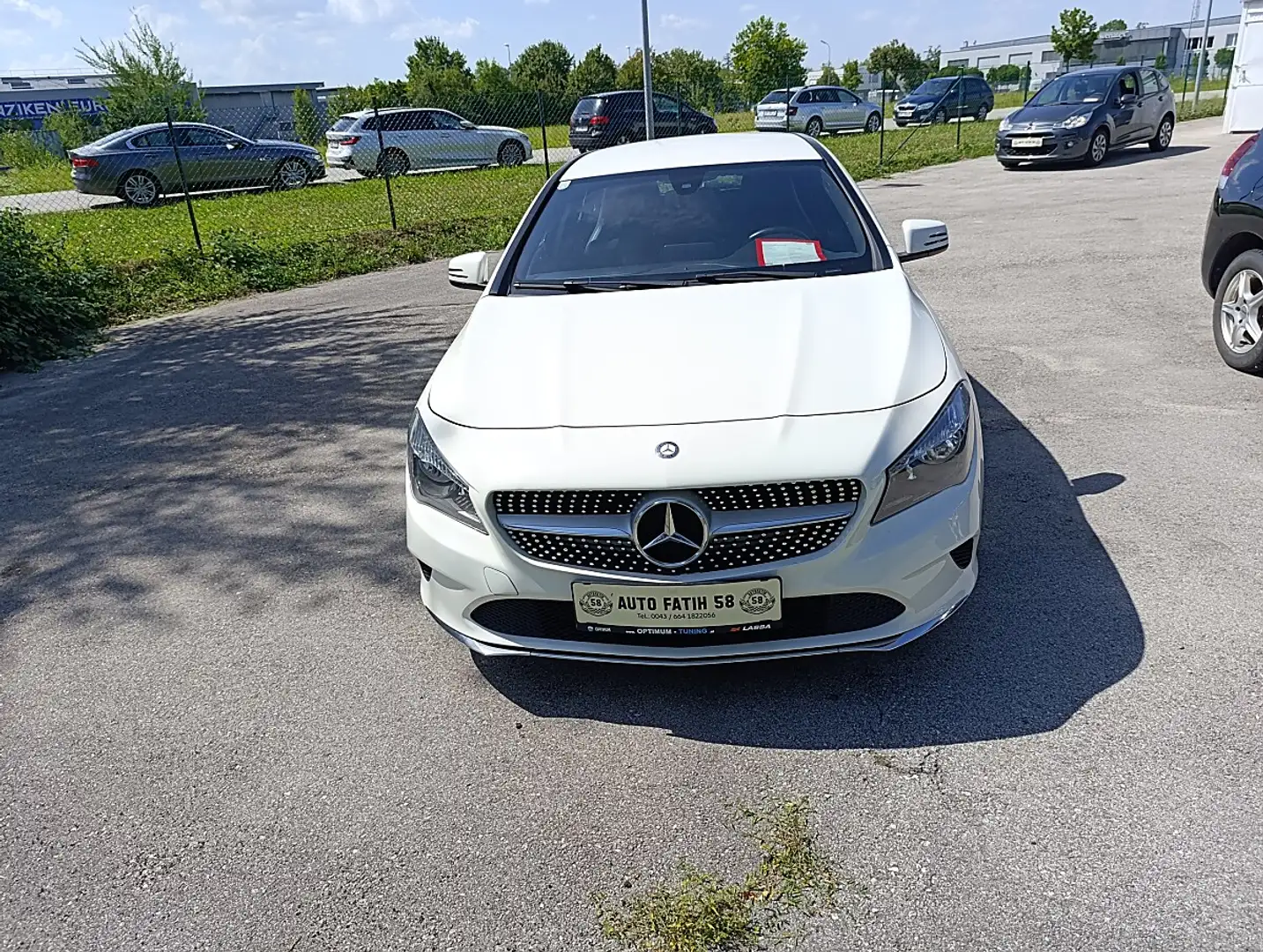 Mercedes-Benz CLA 200 d Shooting Brake Weiß - 1