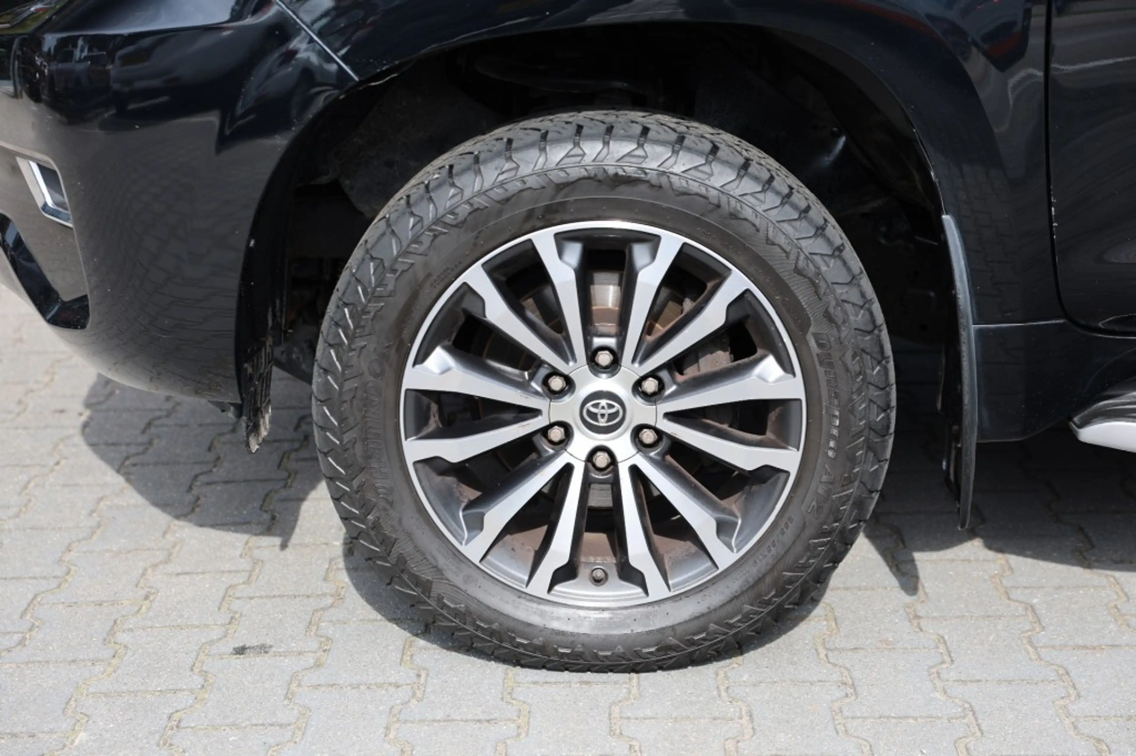 Toyota Land Cruiser 2.8 D-4D 5DRS EXECUTIVE A/T VAN — photo 3