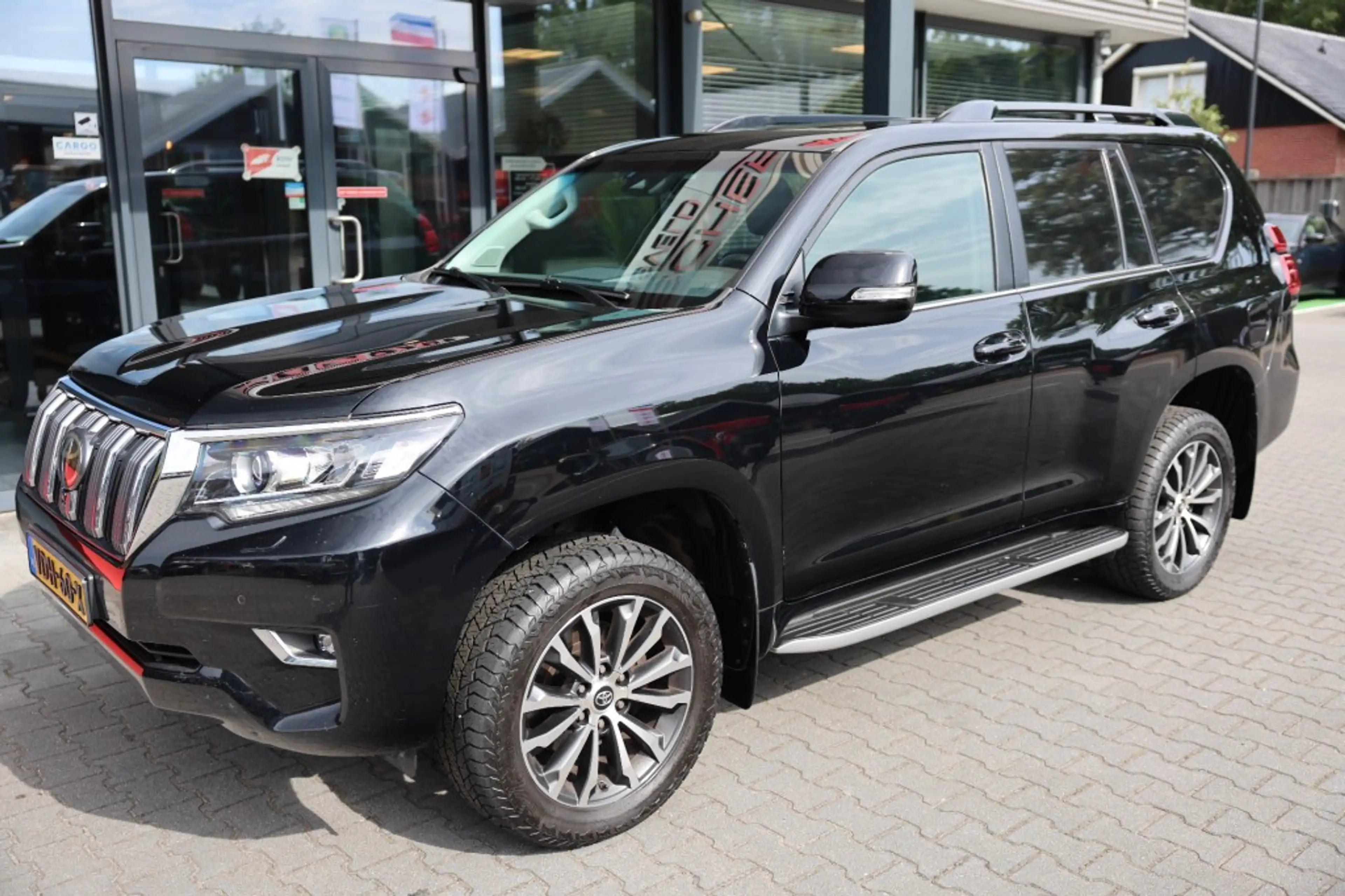 Toyota Land Cruiser 2.8 D-4D 5DRS EXECUTIVE A/T VAN — photo 27
