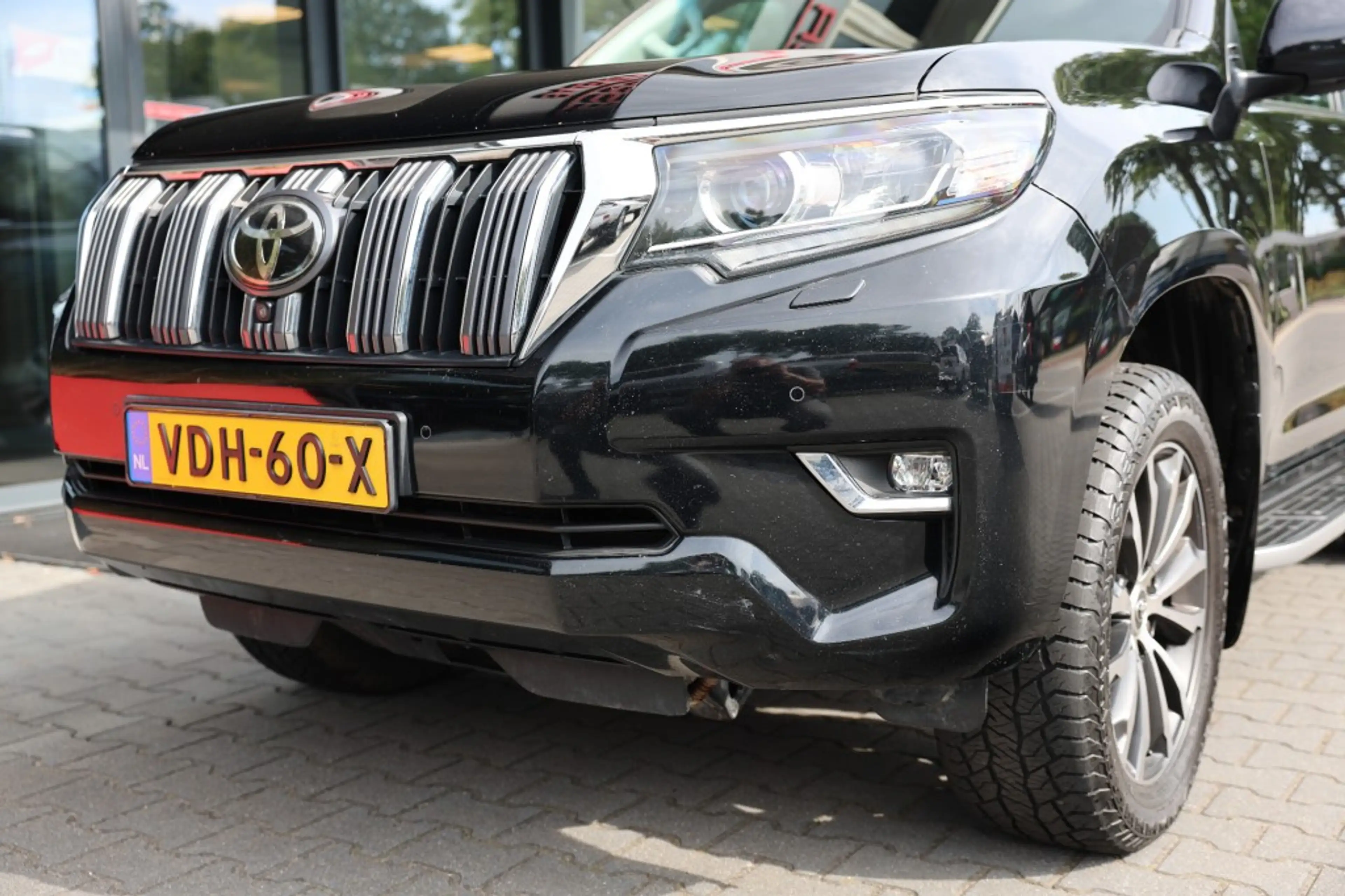Toyota Land Cruiser 2.8 D-4D 5DRS EXECUTIVE A/T VAN — photo 24