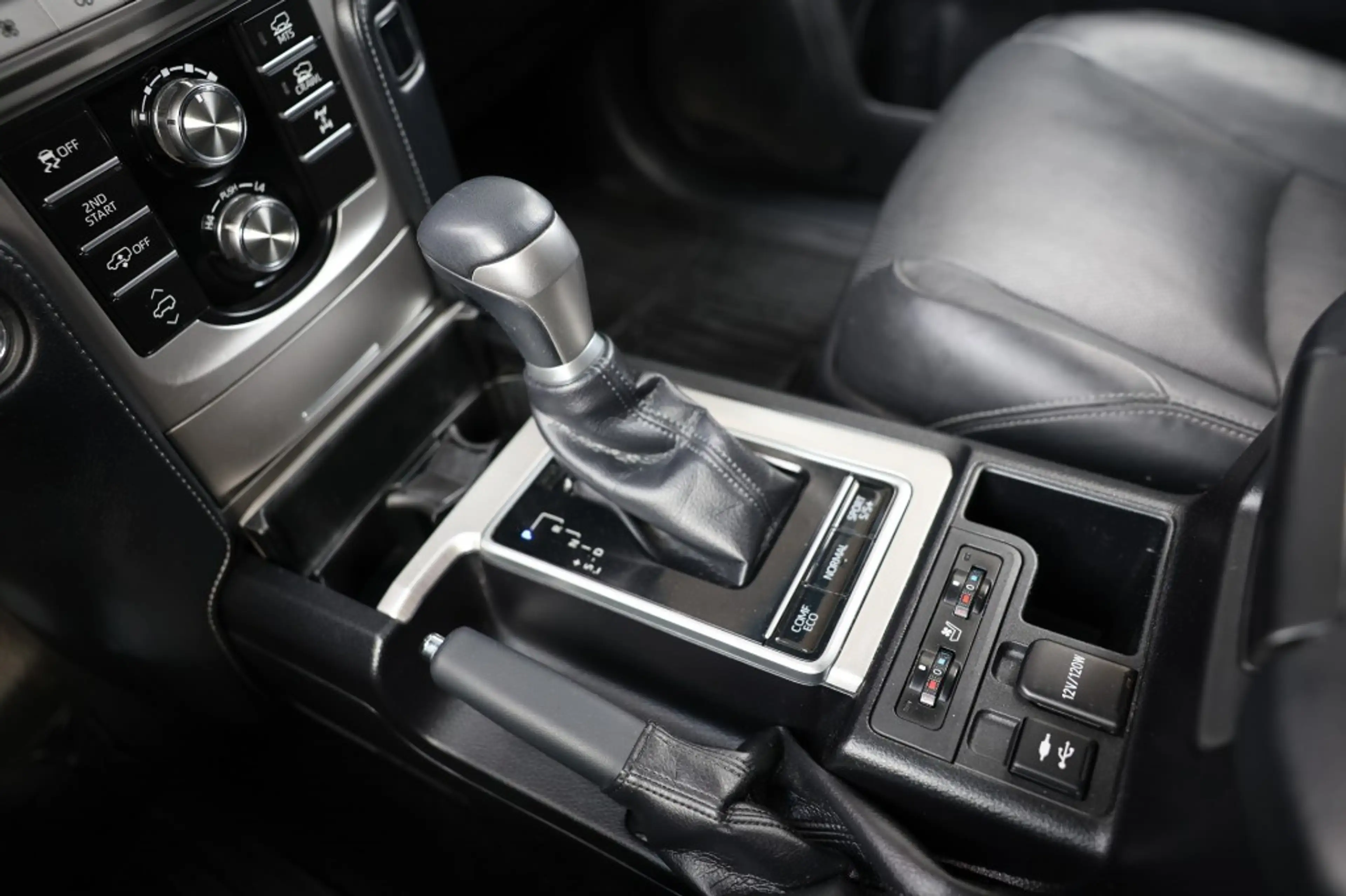 Toyota Land Cruiser 2.8 D-4D 5DRS EXECUTIVE A/T VAN — photo 16