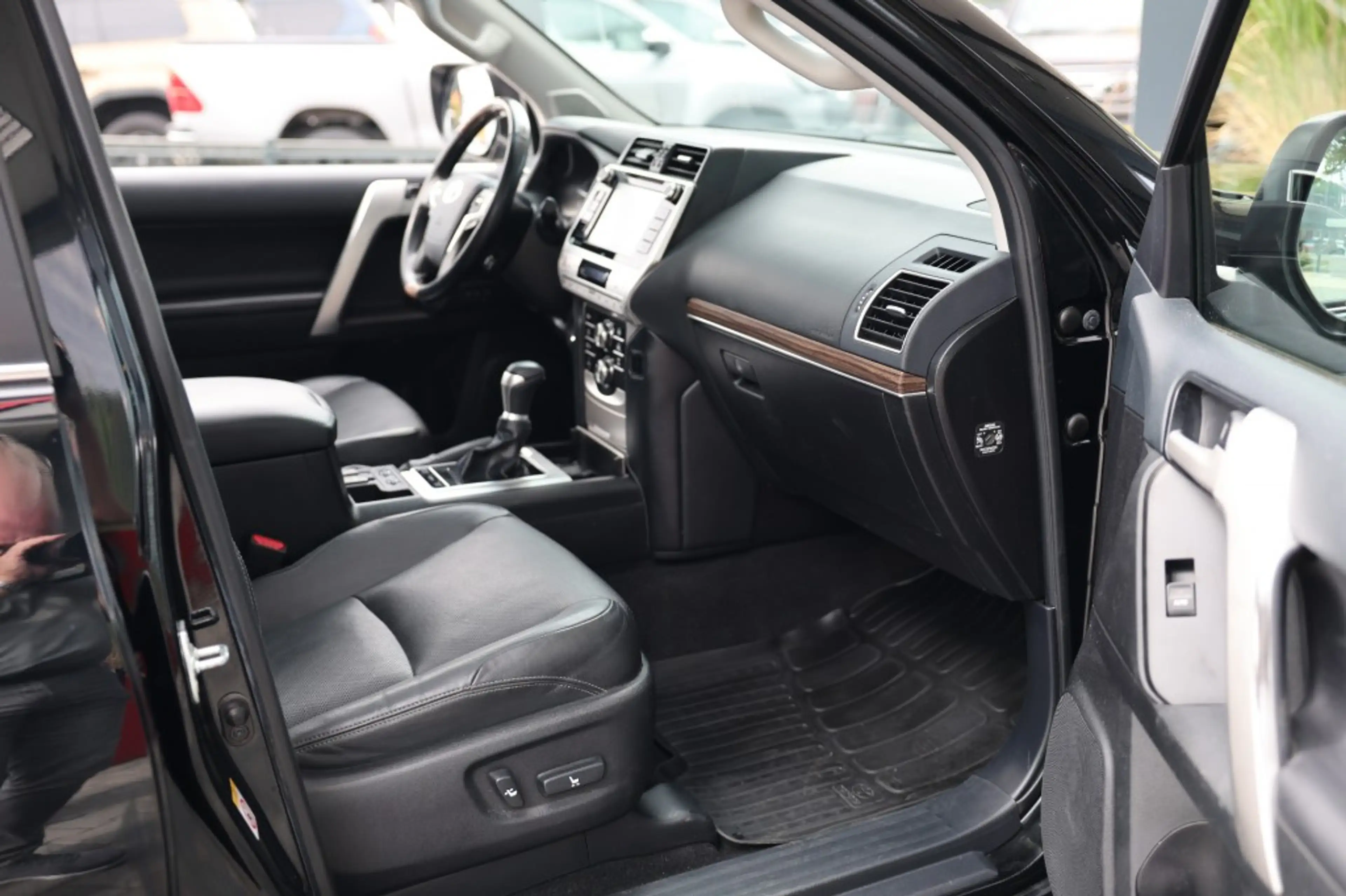 Toyota Land Cruiser 2.8 D-4D 5DRS EXECUTIVE A/T VAN — photo 23