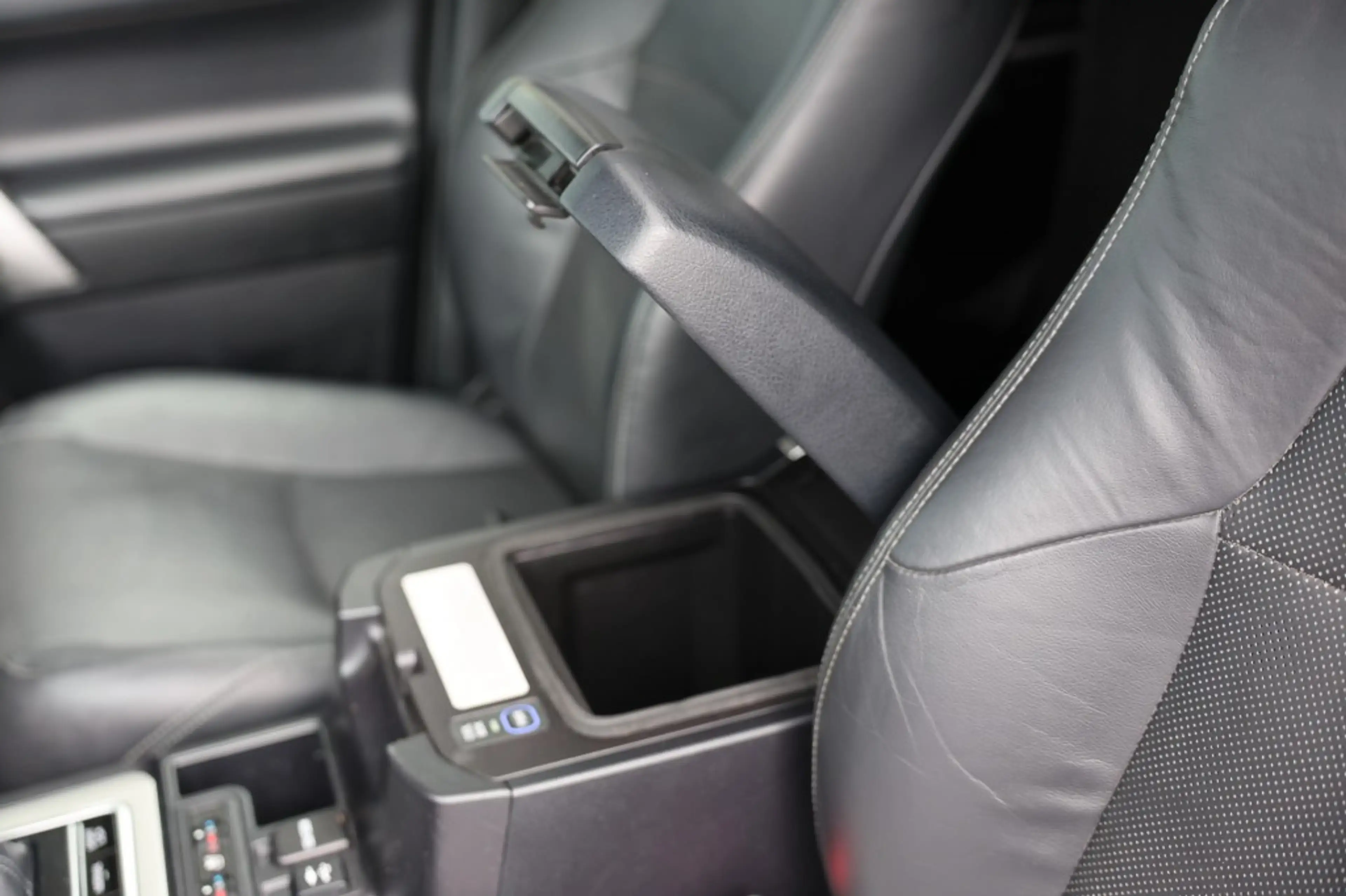 Toyota Land Cruiser 2.8 D-4D 5DRS EXECUTIVE A/T VAN — photo 20
