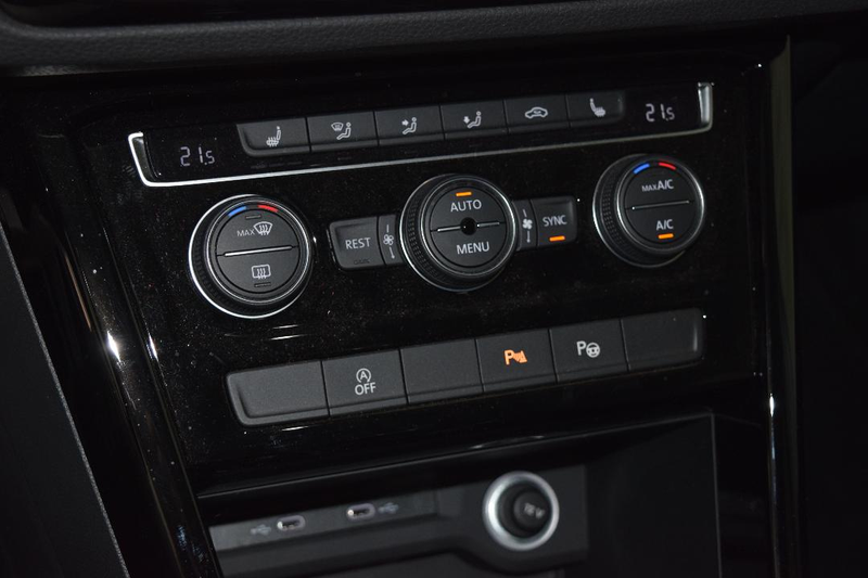 Volkswagen Touran Highline TSI DSG AHK Navi Kamera ACC — photo 17