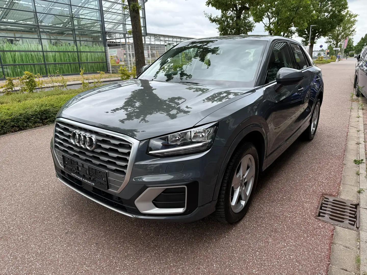 Audi Q2 35 TFSI sport Navi/Kamera/Sitzheizung/110KW Grau - 2