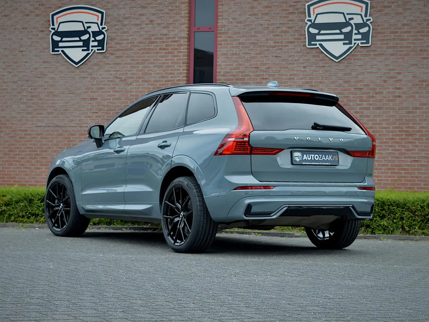 Volvo XC60 2.0 T6 Plug-in hybrid AWD R-Design Grigio - 2