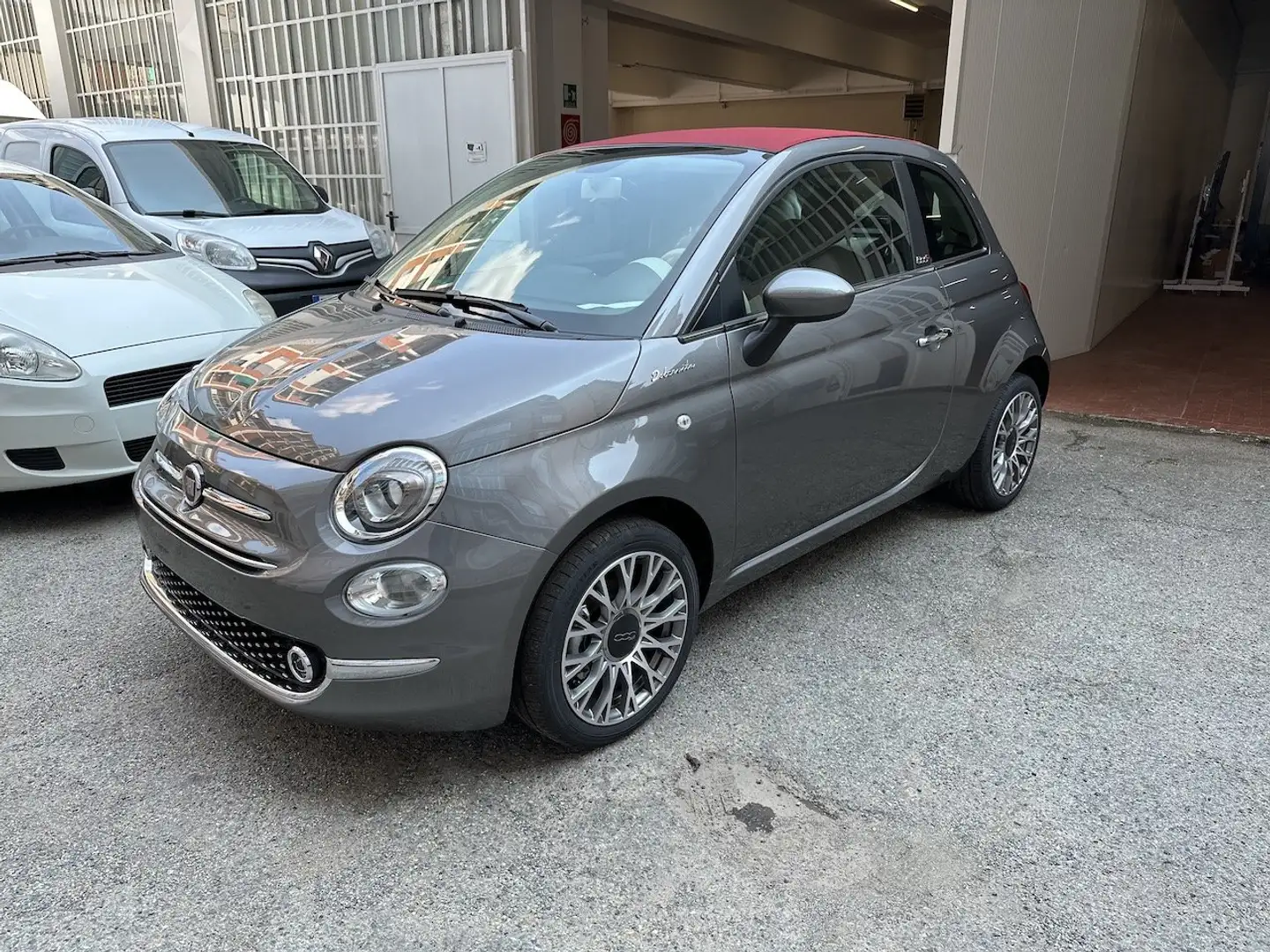 Fiat 500C 1.0 Hybrid 70cv Dolcevita 36 Rate da 199,38 Euro Grijs - 1