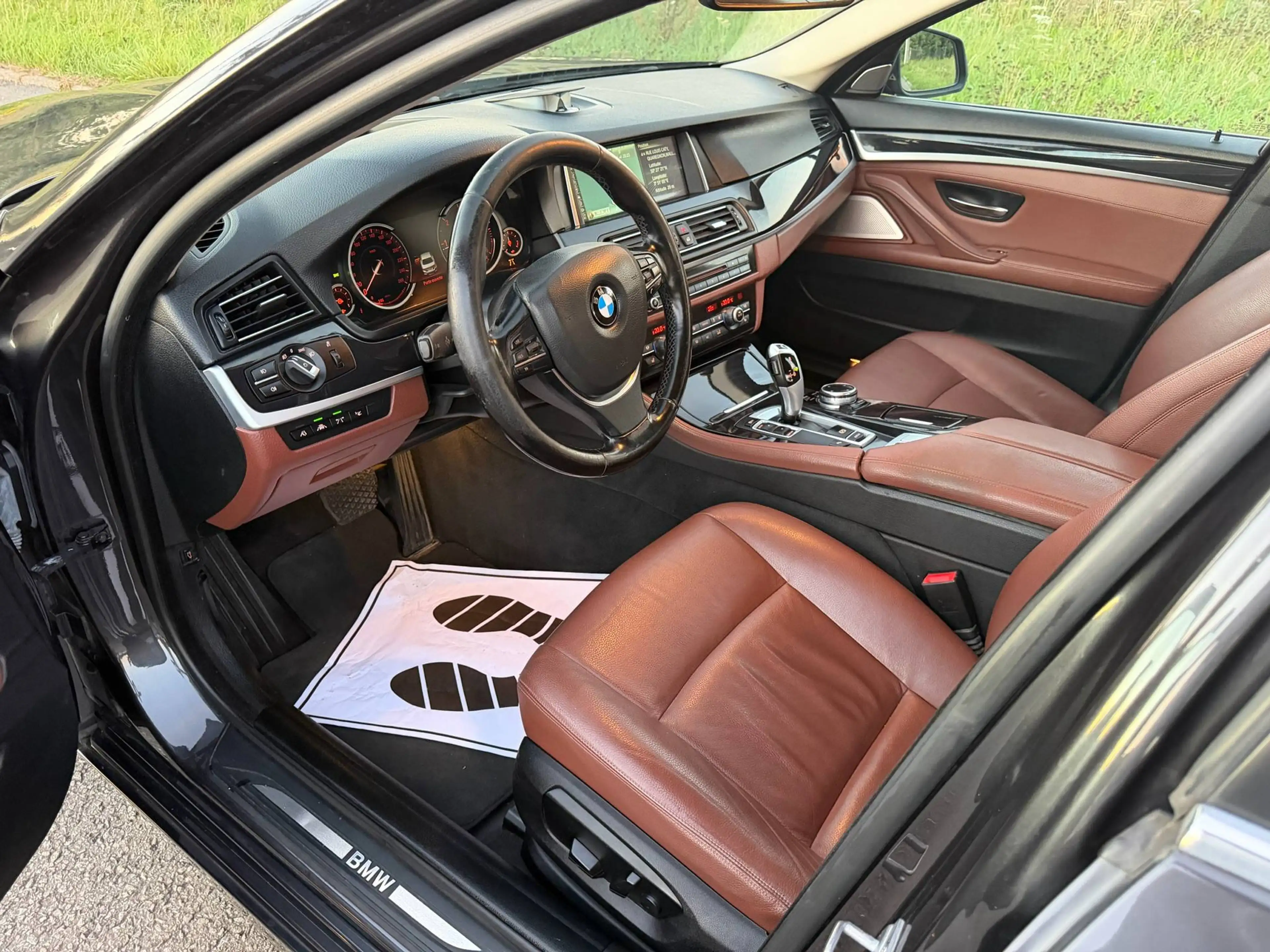 BMW 518 dA Berline Business Euro6/ Bang Olufsen/ Cockpit/ Tête Haute — photo 13