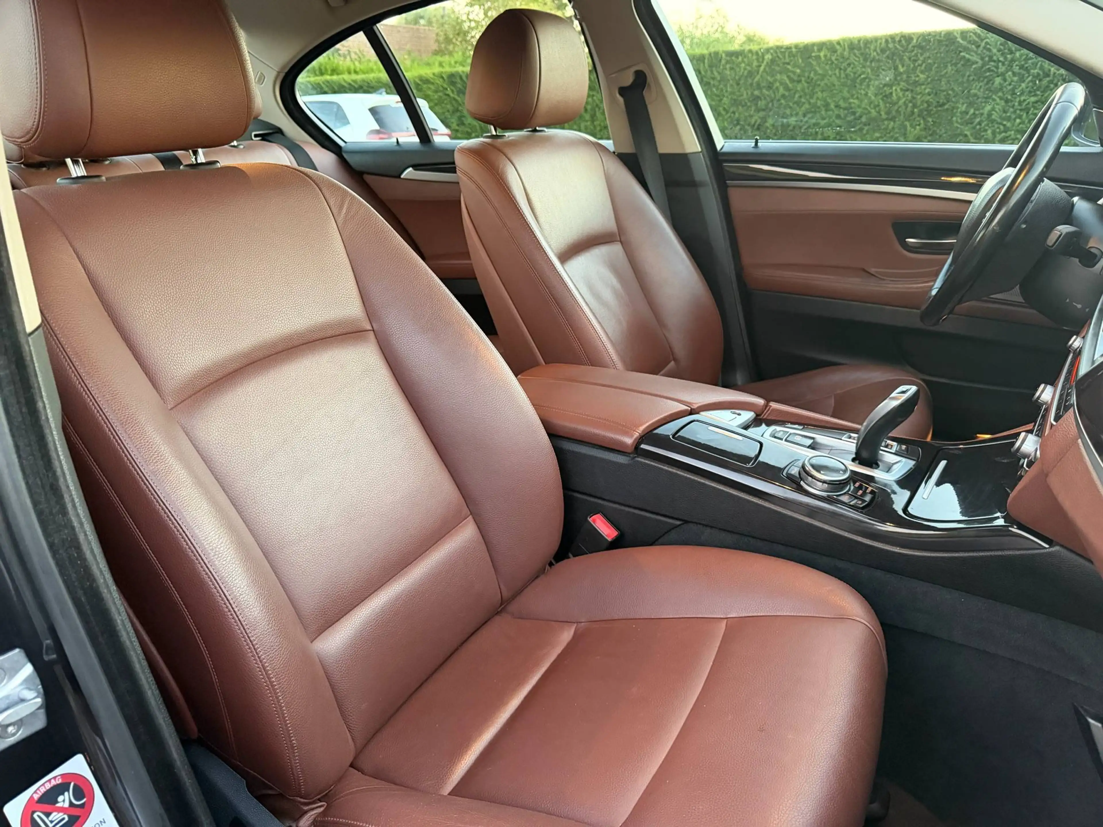 BMW 518 dA Berline Business Euro6/ Bang Olufsen/ Cockpit/ Tête Haute — photo 10