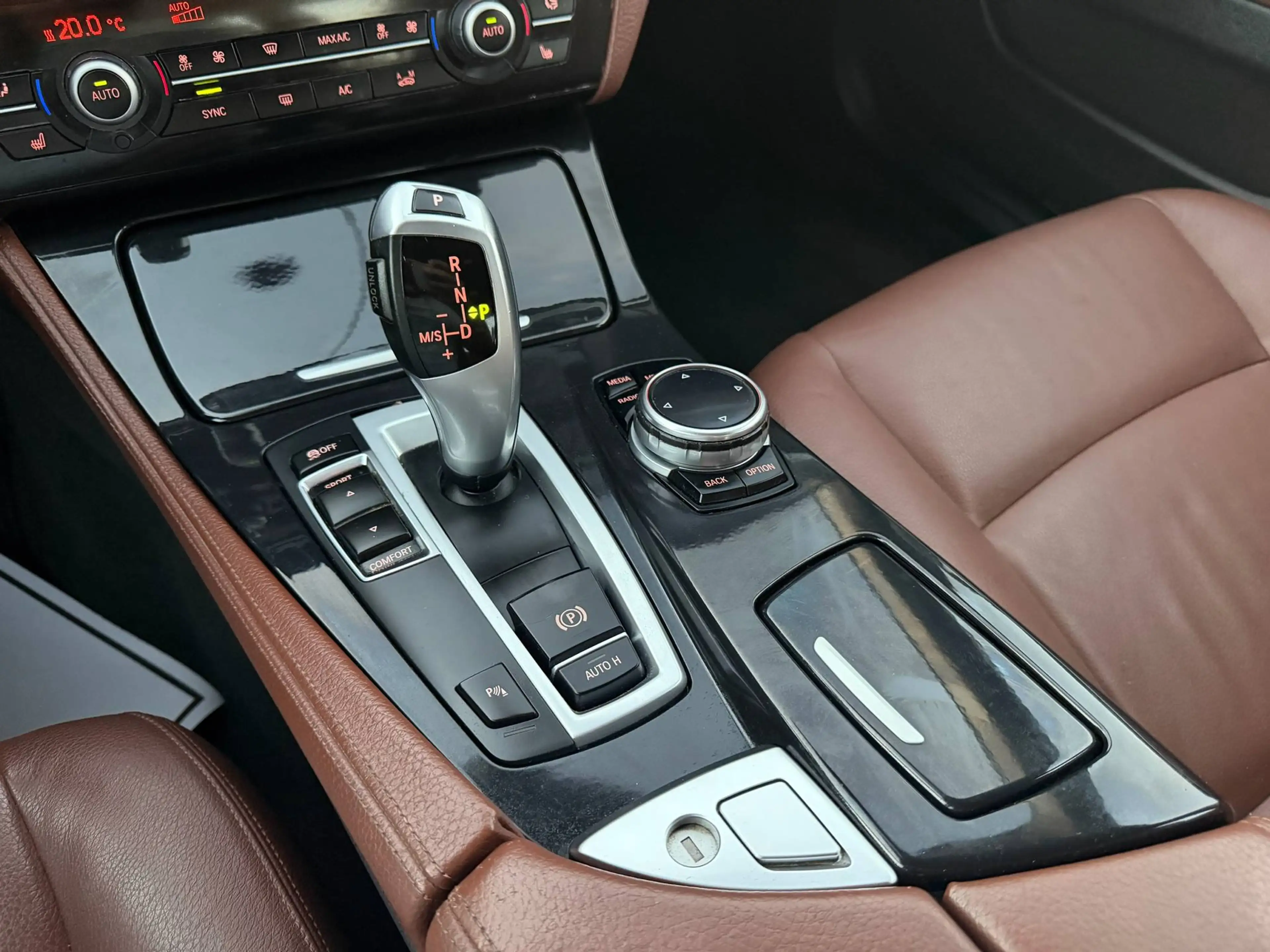 BMW 518 dA Berline Business Euro6/ Bang Olufsen/ Cockpit/ Tête Haute — photo 15