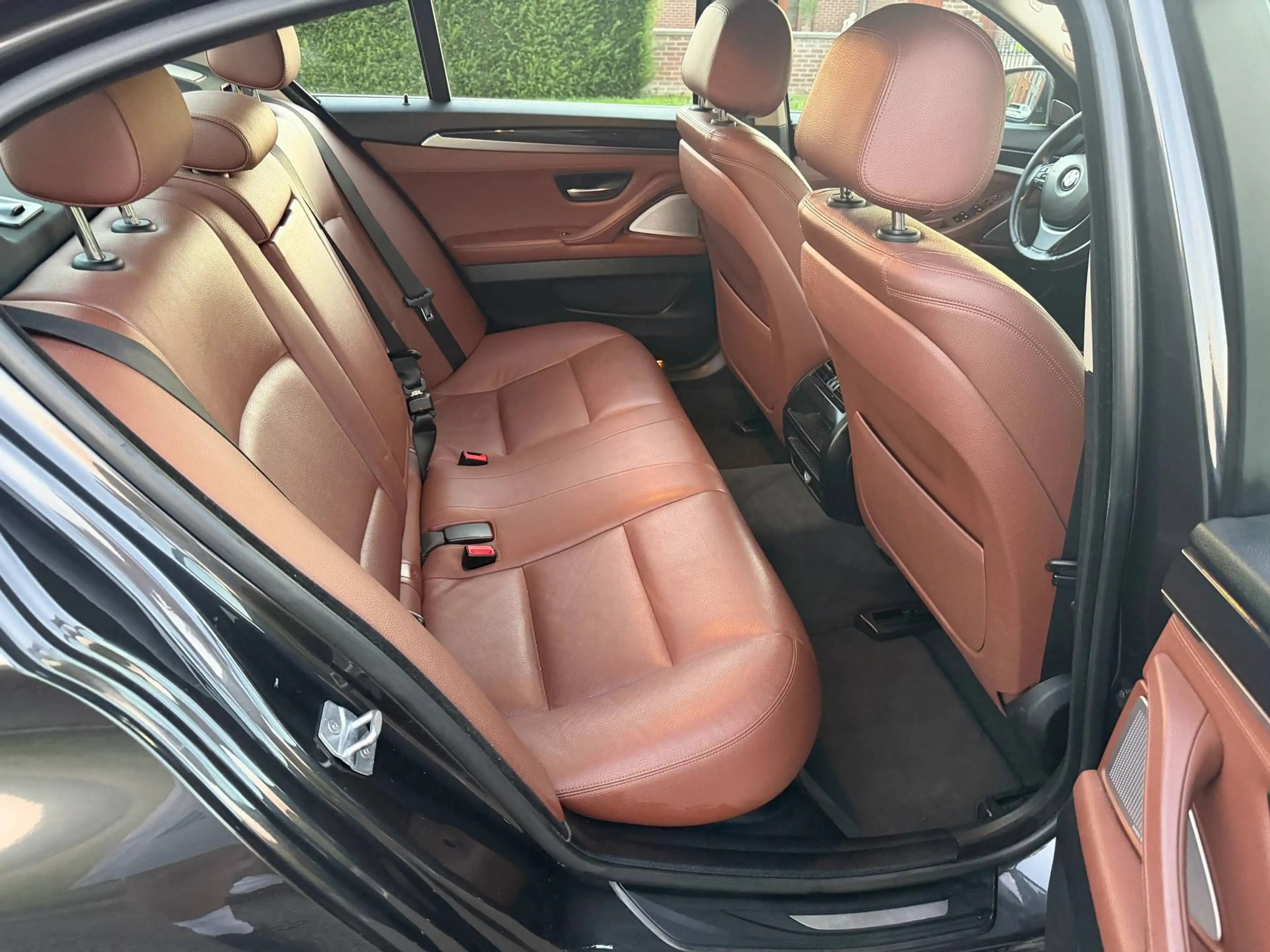 BMW 518 dA Berline Business Euro6/ Bang Olufsen/ Cockpit/ Tête Haute — photo 11