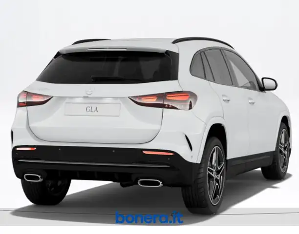 Mercedes-Benz Gla Class view 3