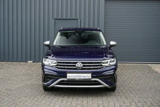 Volkswagen Tiguan Allspace view 2