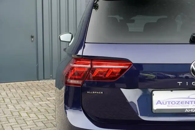 Volkswagen Tiguan Allspace view 12