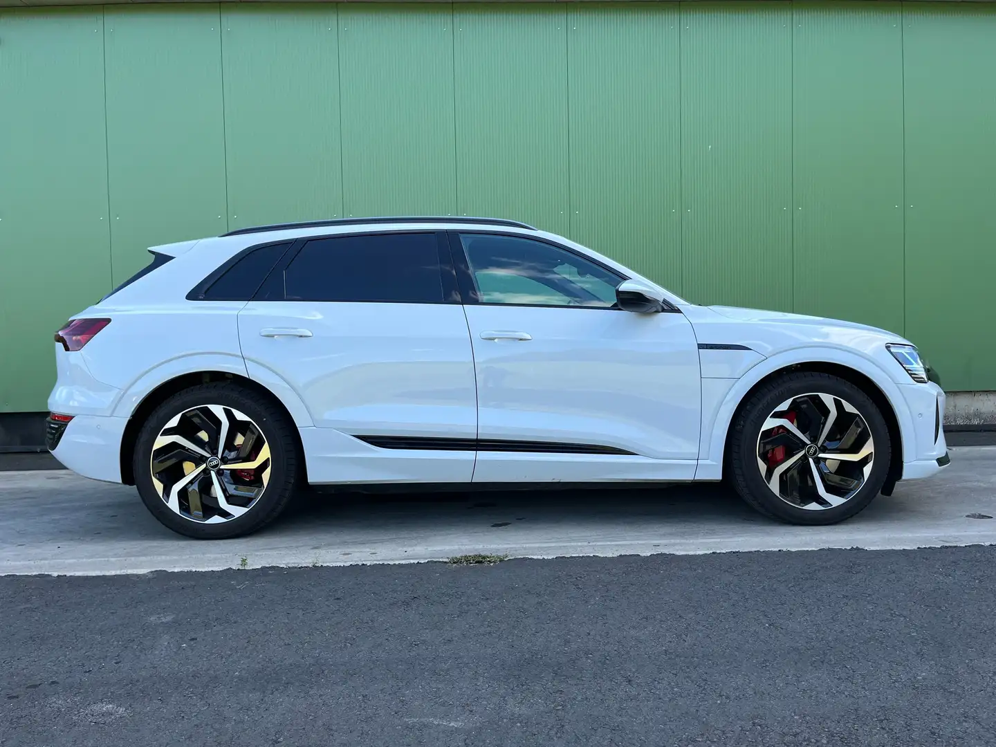 Audi Q8 e-tron quattro 95 kWh, NP € 84.730,-, 5 J. Gara Weiß - 2