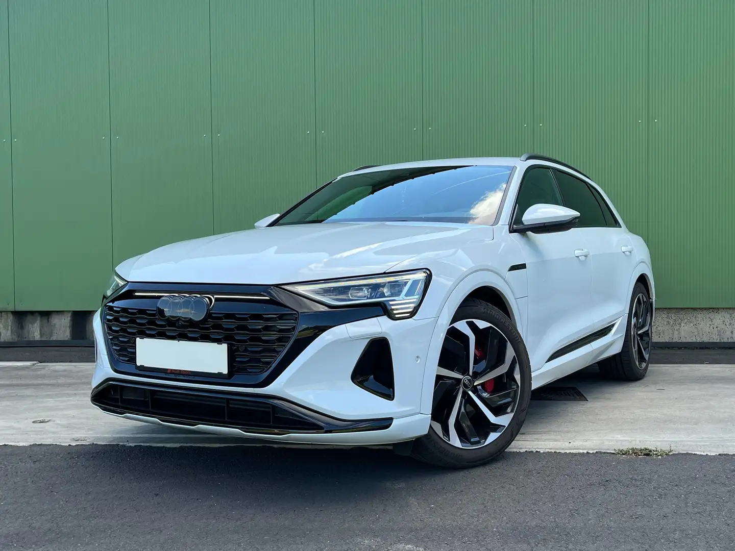 Audi Q8 e-tron quattro 95 kWh, NP € 84.730,-, 5 J. Gara Weiß - 1