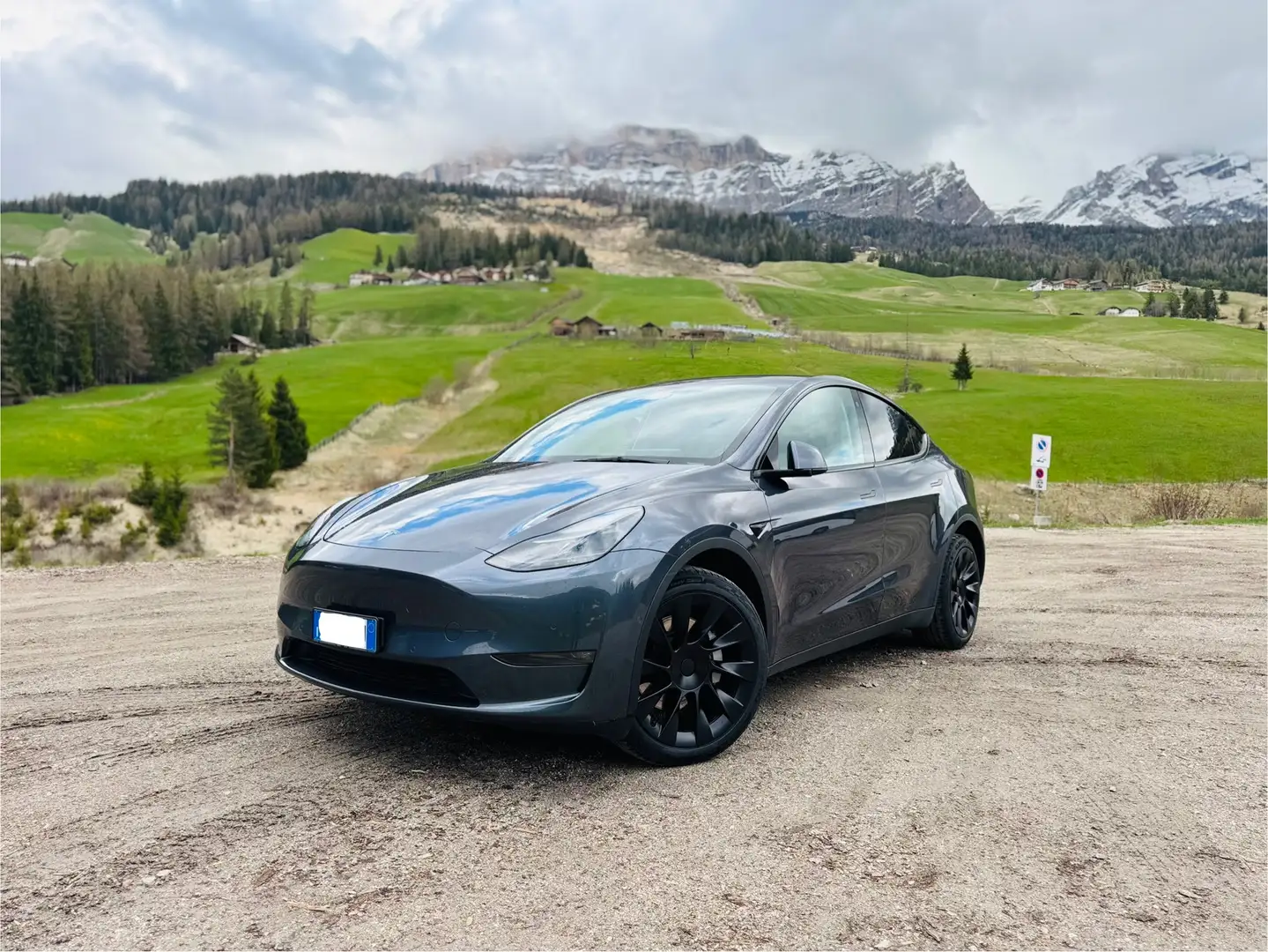 Tesla Model Y Long Range Dual Motor AWD - 1