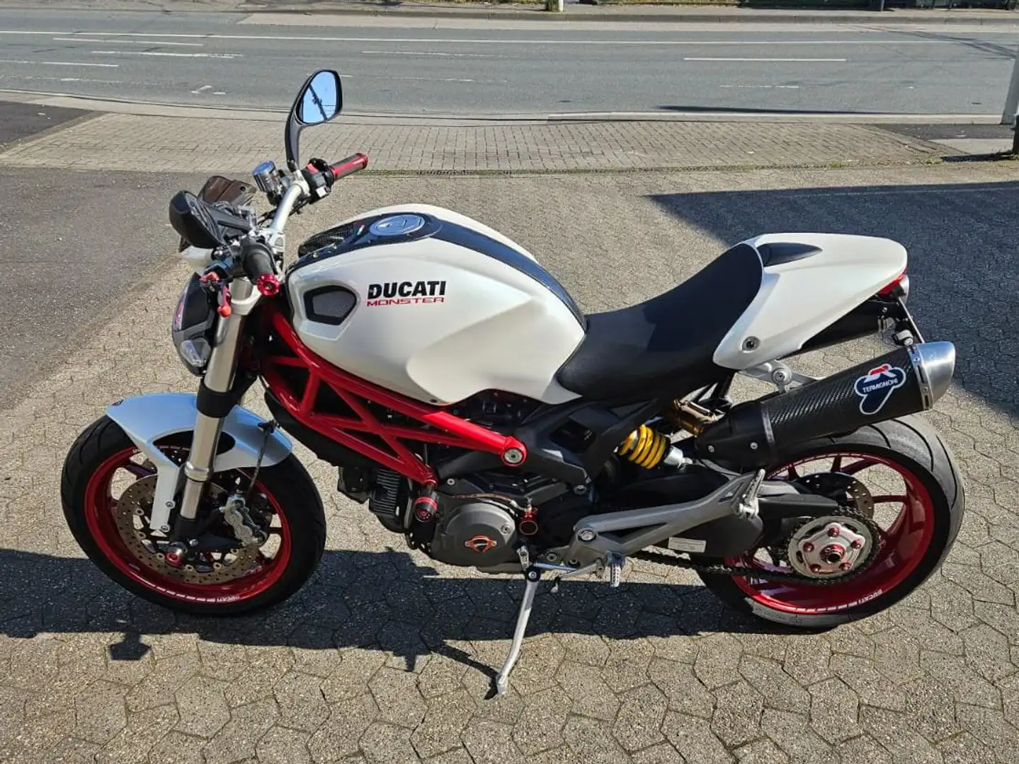 Ducati Monster 1100 Alb - 1