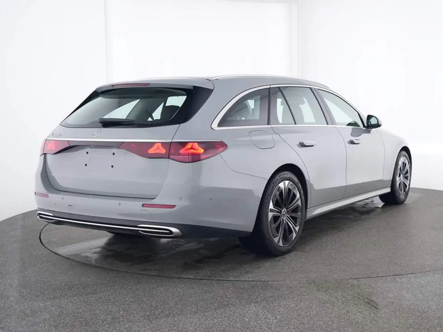 Mercedes-Benz E 300 T e Avantgarde 19Z AIRMATIC Distro alpingr Grau - 2