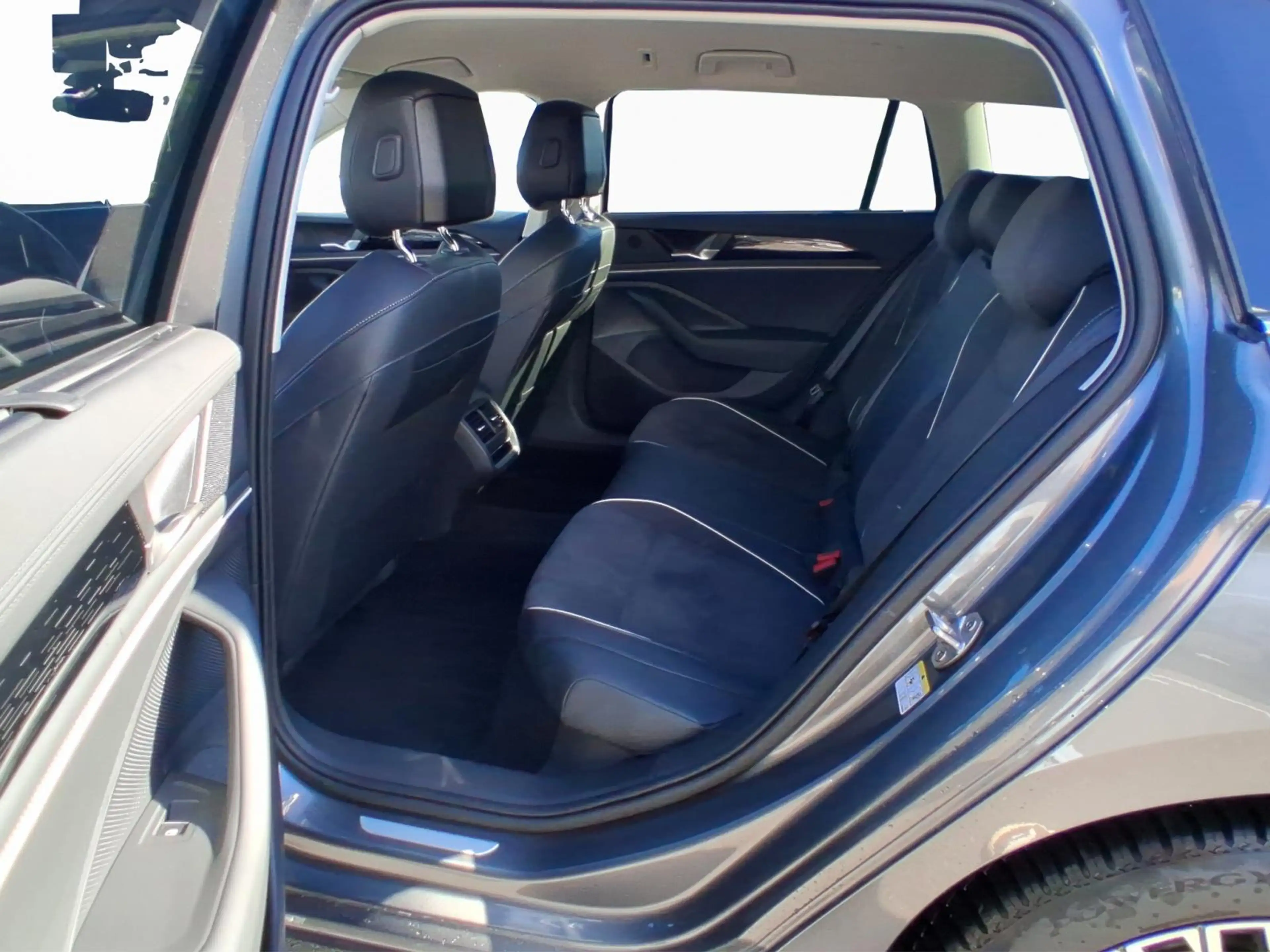 Volkswagen Passat Elegance+DSG+P.Acoustique+AHK — photo 16