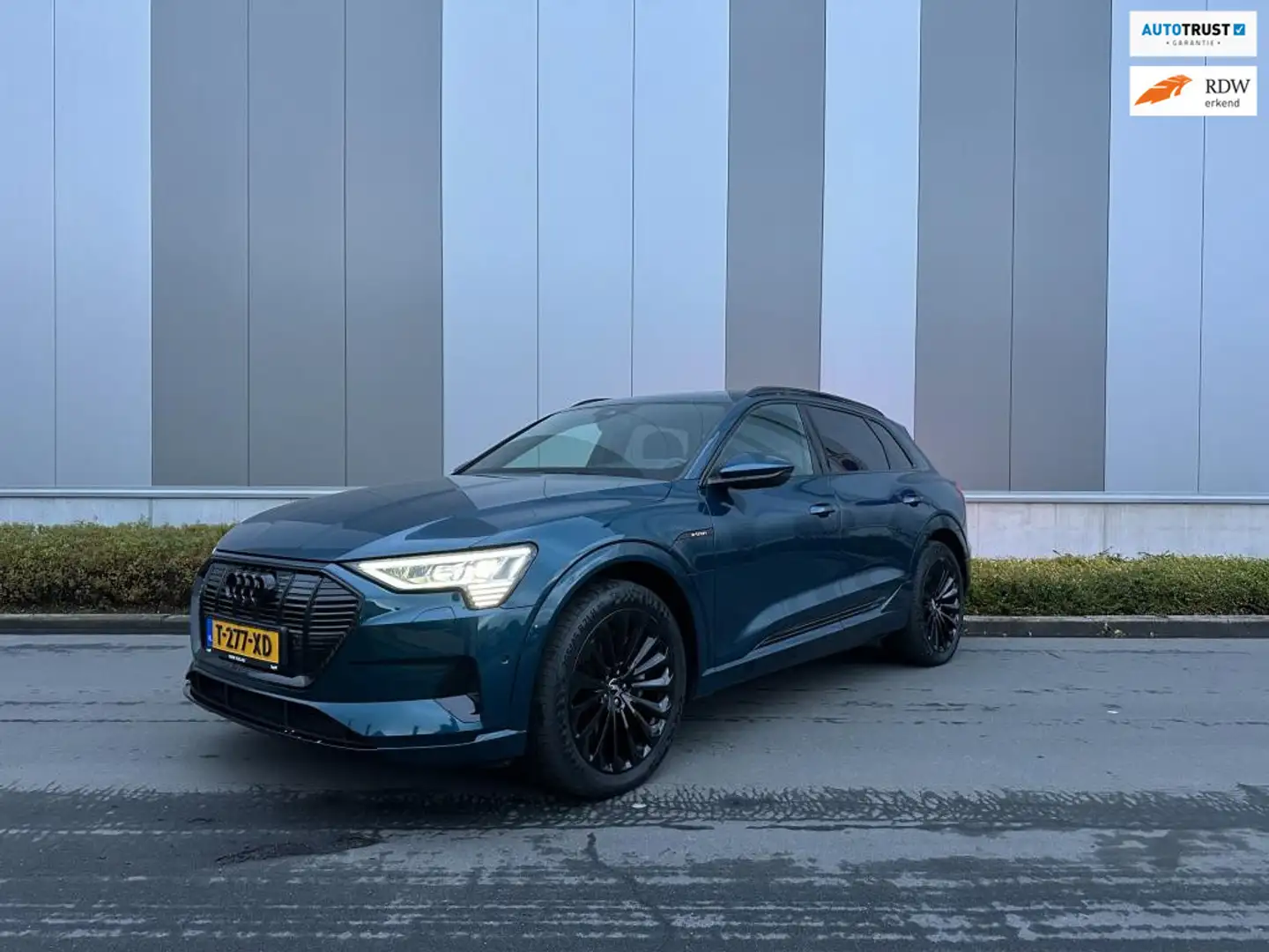 Audi e-tron 55 quattro S edition 95 kWh black edition / Pano / Blauw - 1