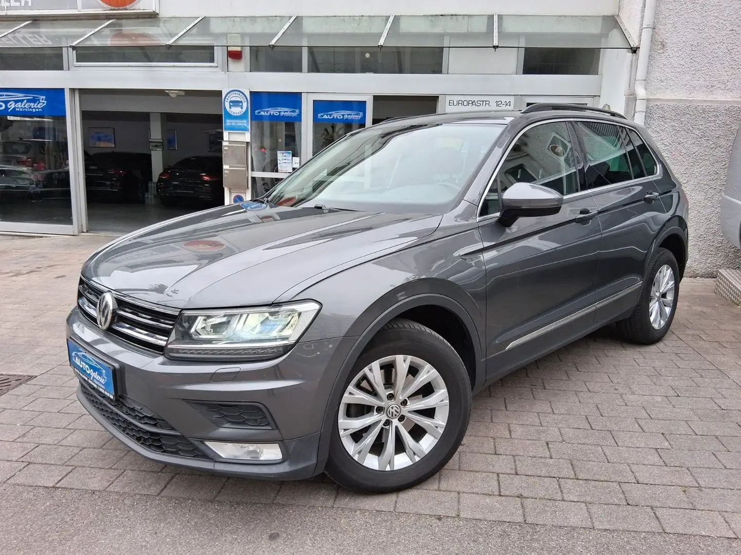 Volkswagen Tiguan Comfortline 4Motion /DSG/LED Sw/Climatron Gris - 1