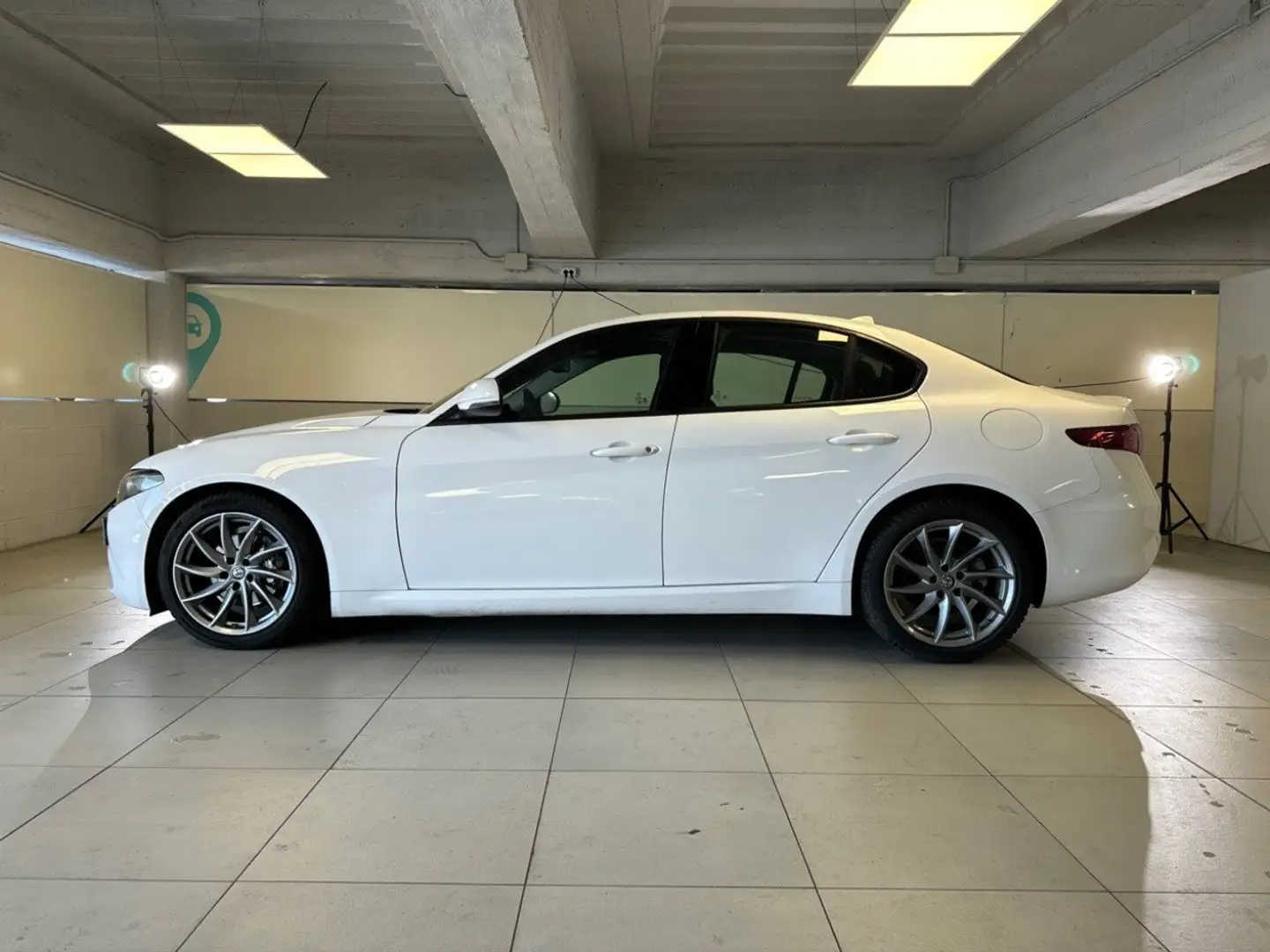 Alfa Romeo Giulia 2.2 Turbo AT8 150CV Business Weiß - 2