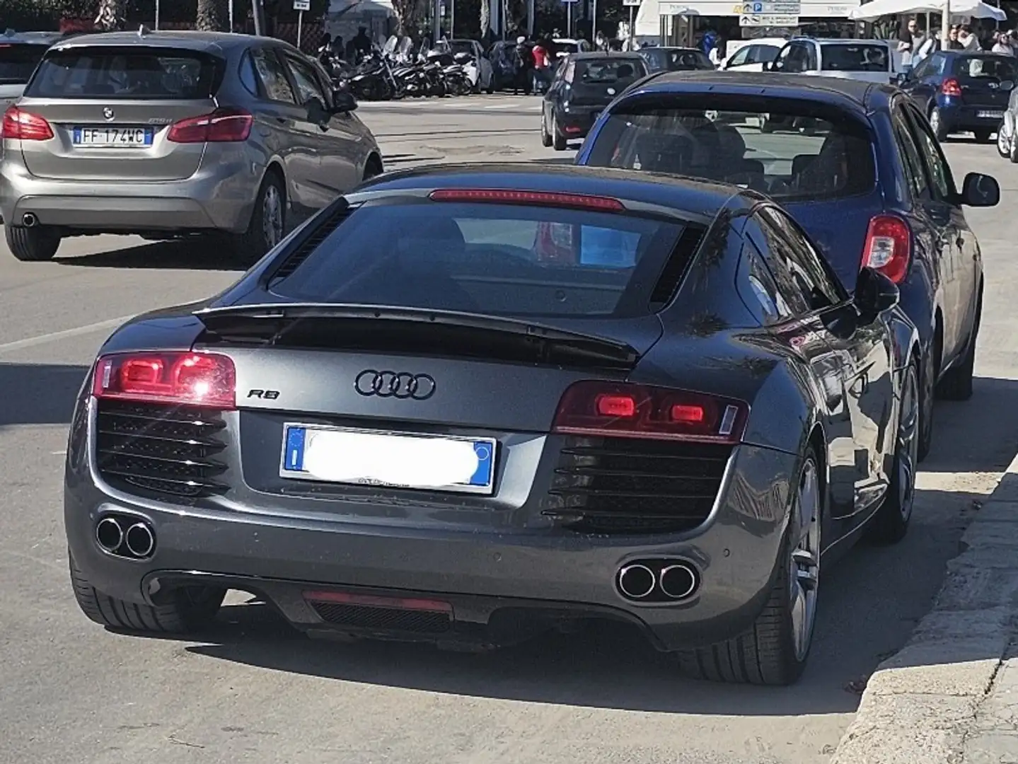 Audi R8 Coupe 4.2 V8 quattro r-tronic - 2
