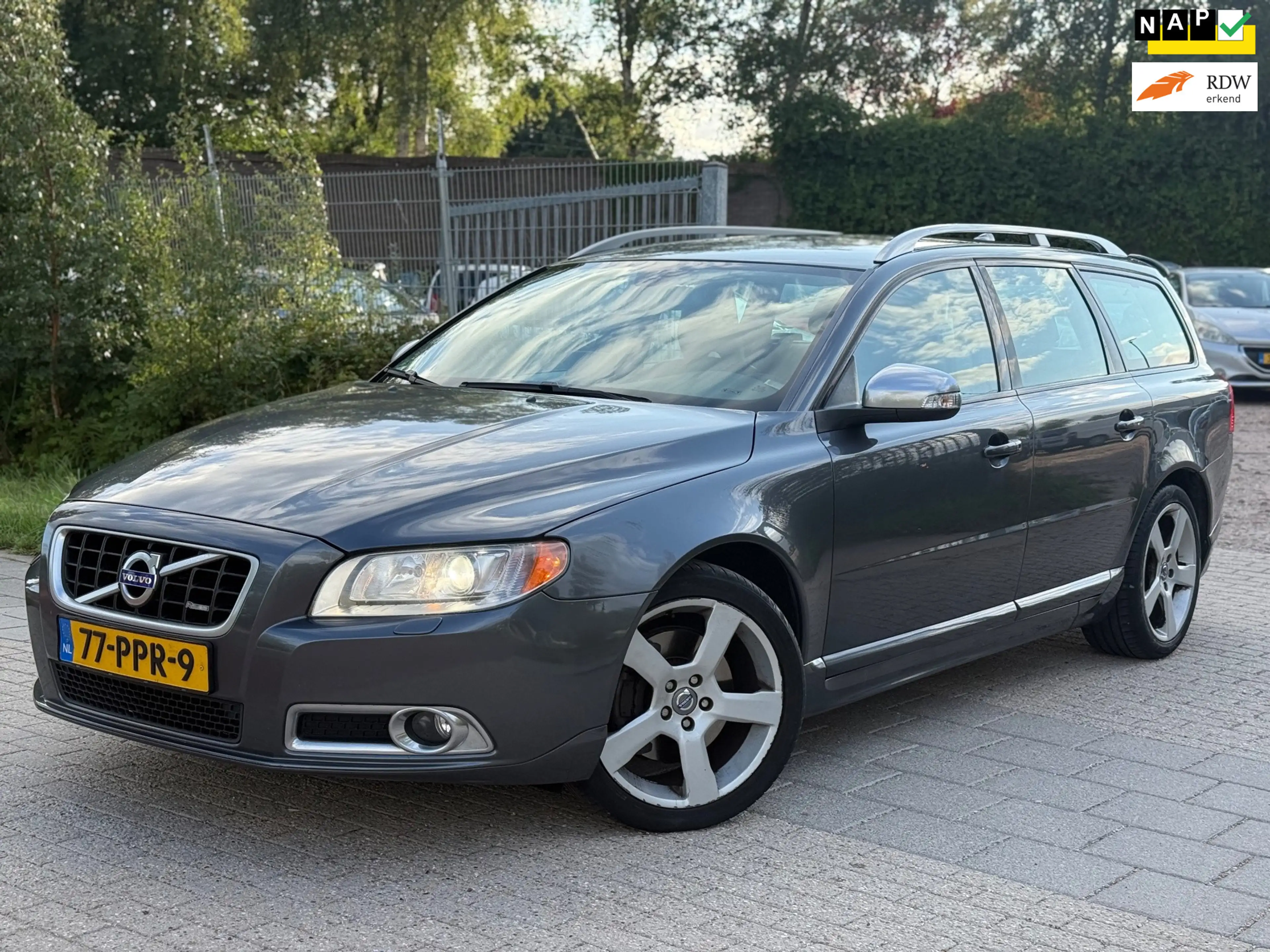 Volvo V70 2.0T R-Edition AUTOMAAT AIRCO CRUISE PDC TREKHAAK