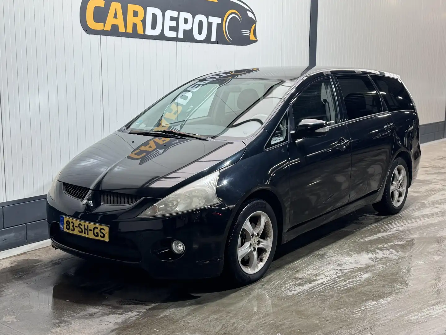 Mitsubishi Grandis 2.4-16V Intense Schwarz - 1