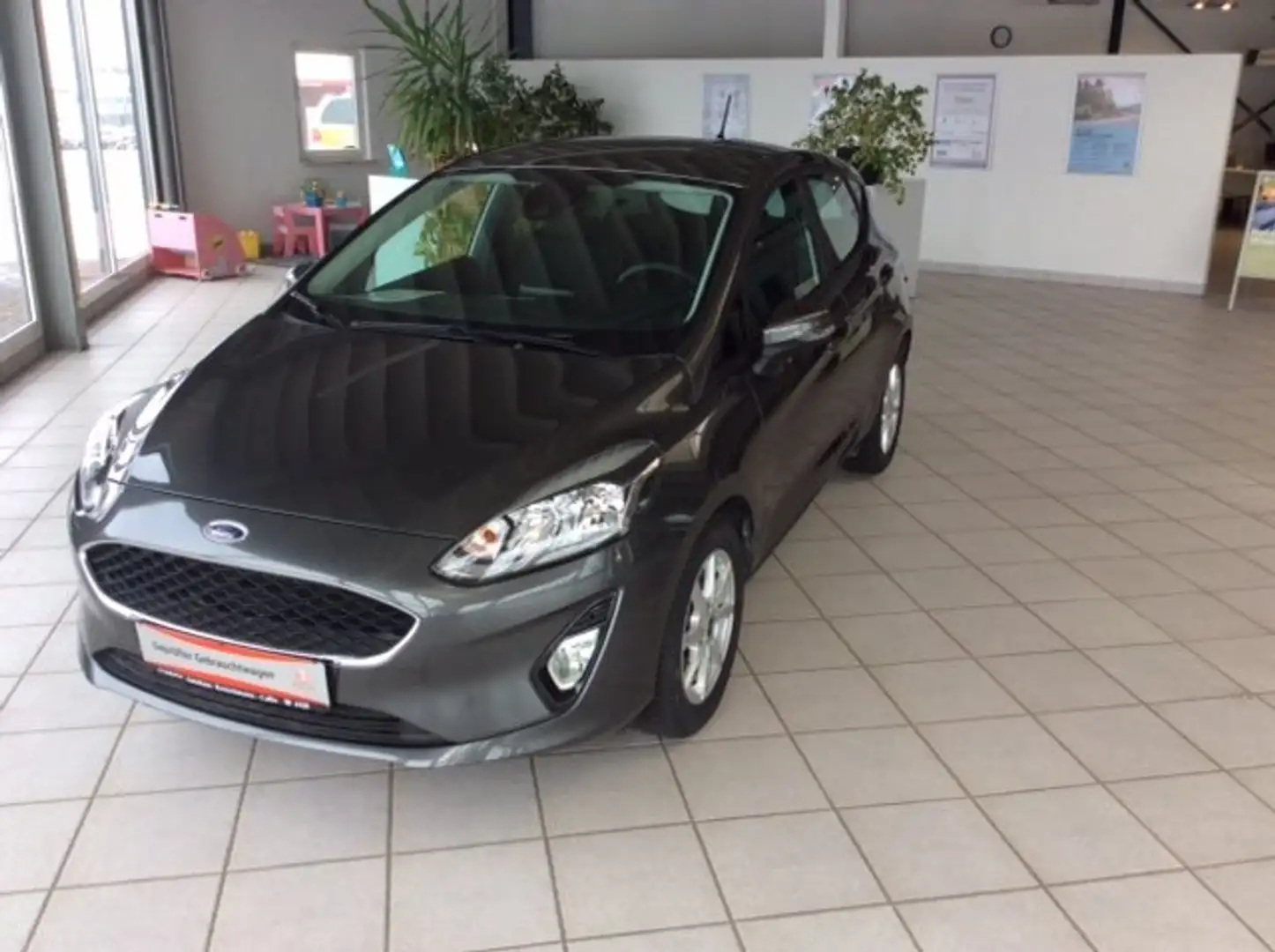 Ford Fiesta 1.1 TREND Grau - 1
